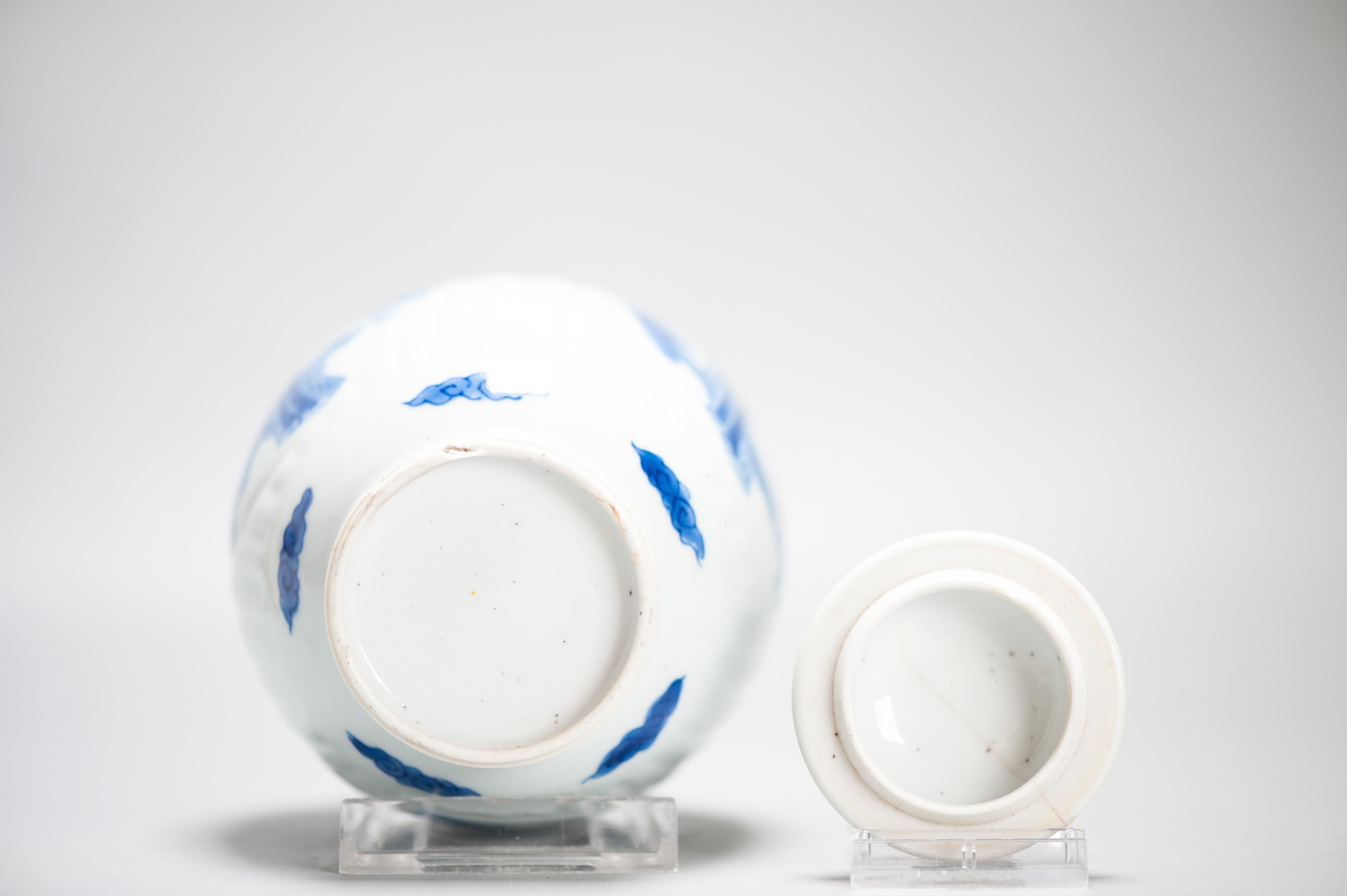 Antique Chinese Porcelain Kangxi Period Tea Caddy Elegant Lady and Child For Sale 3