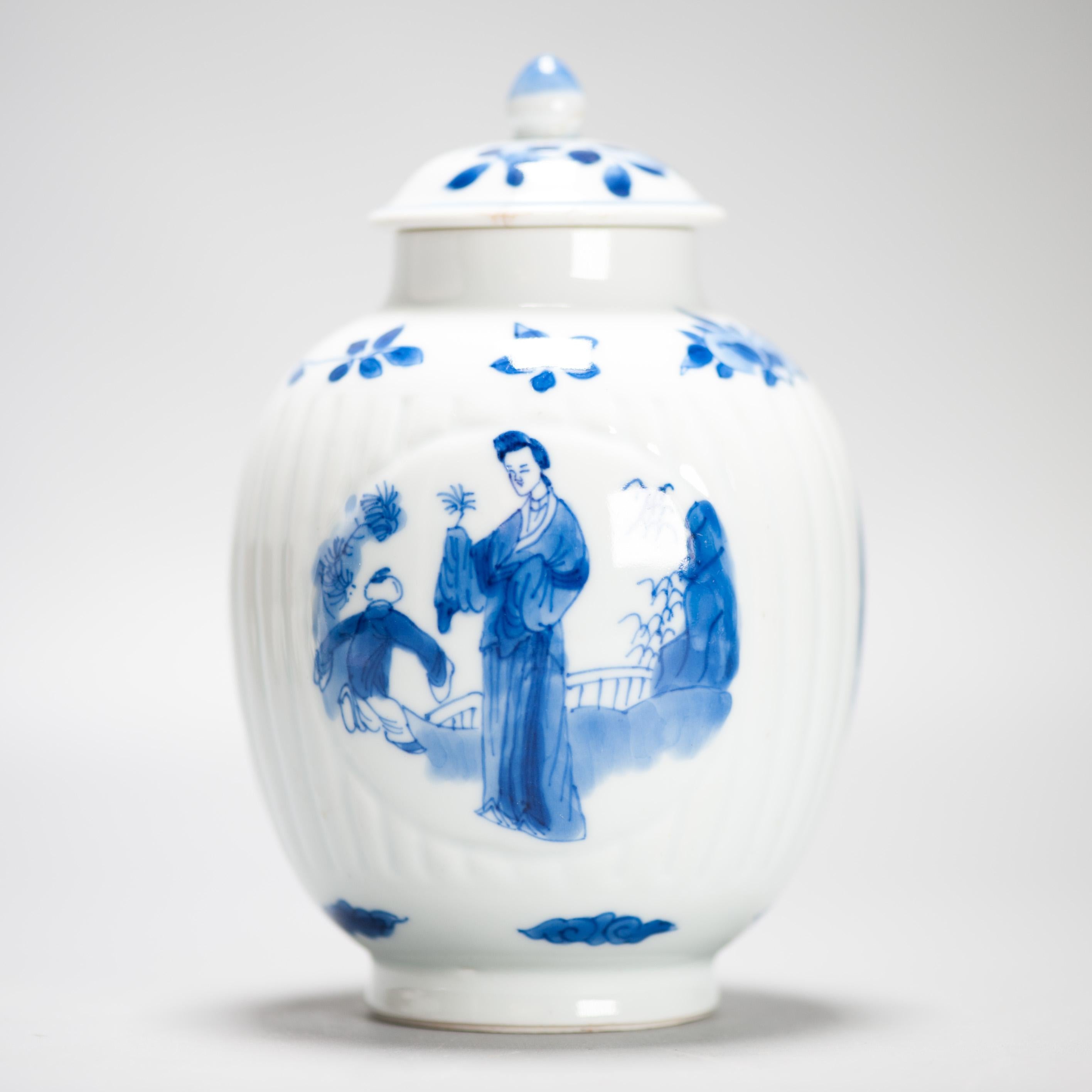 Antique Chinese Porcelain Kangxi Period Tea Caddy Elegant Lady and Child For Sale 4