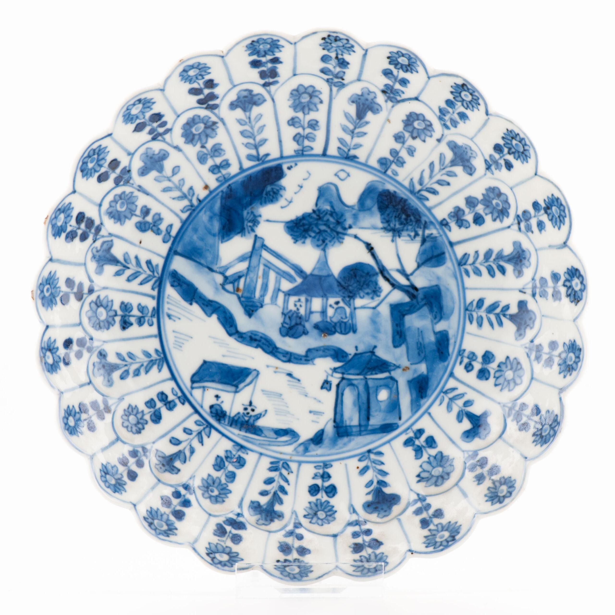 A lovely Kangxi period Plate dating to around 1690-1710. Absolute High quality landscape scene with figures and floral wall. Marked at base with a square mark.
Period: Kangxi
Country of origin: China⁠

The dark spots on the studio photos are dirt,