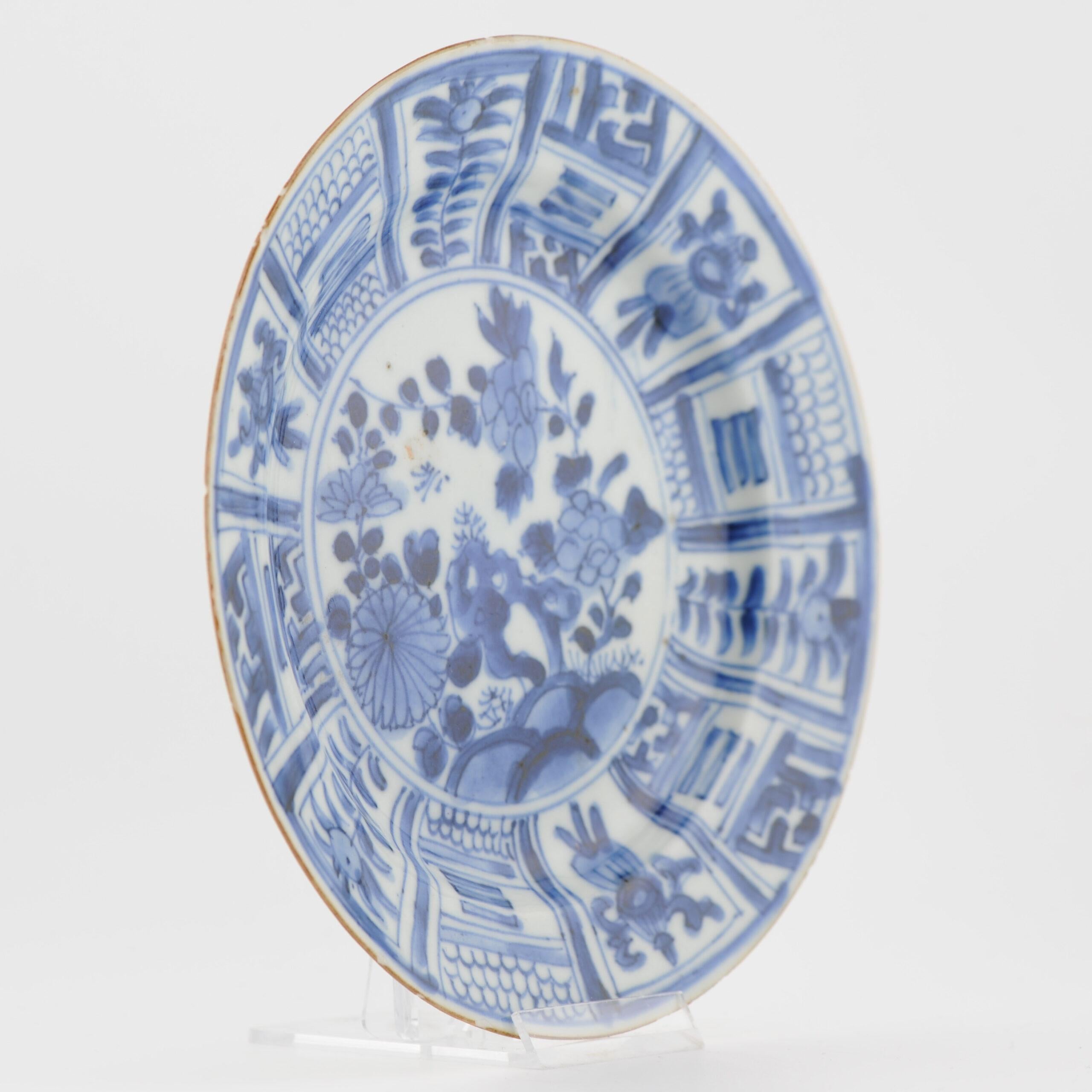 Antico piatto di porcellana cinese Kangxi-Yongzheng, stile Kraak In condizioni buone in vendita a Amsterdam, Noord Holland