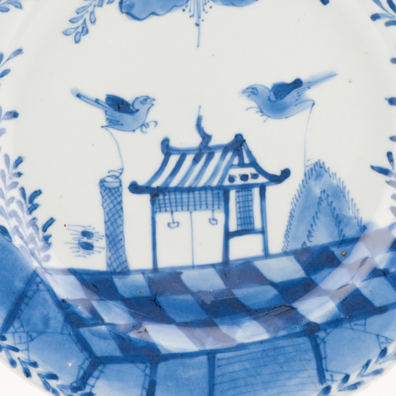 Qing Plat en porcelaine chinoise Kangxi-Yongzheng Cuckoo dans la maison en vente