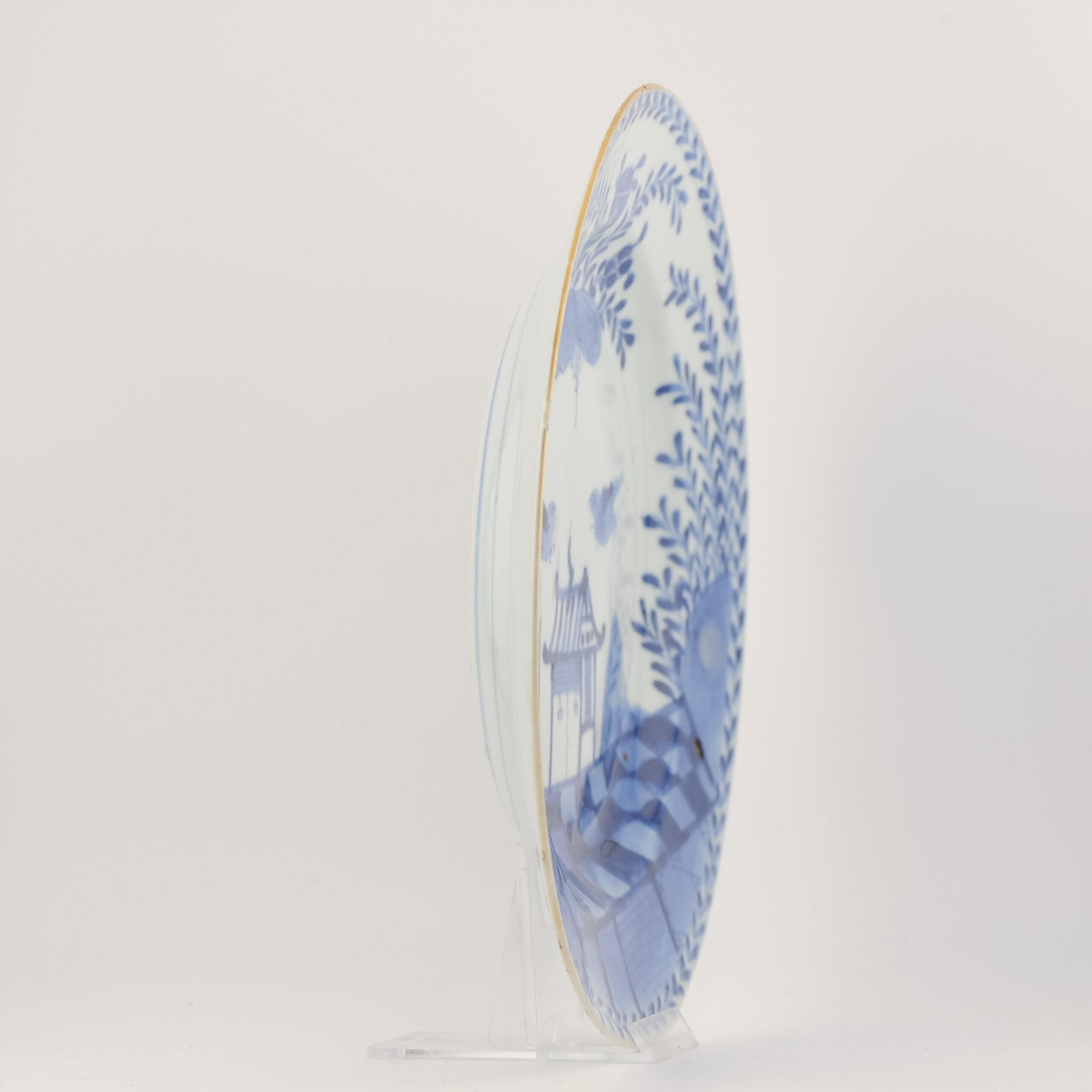 Plat en porcelaine chinoise Kangxi-Yongzheng Cuckoo dans la maison Bon état - En vente à Amsterdam, Noord Holland