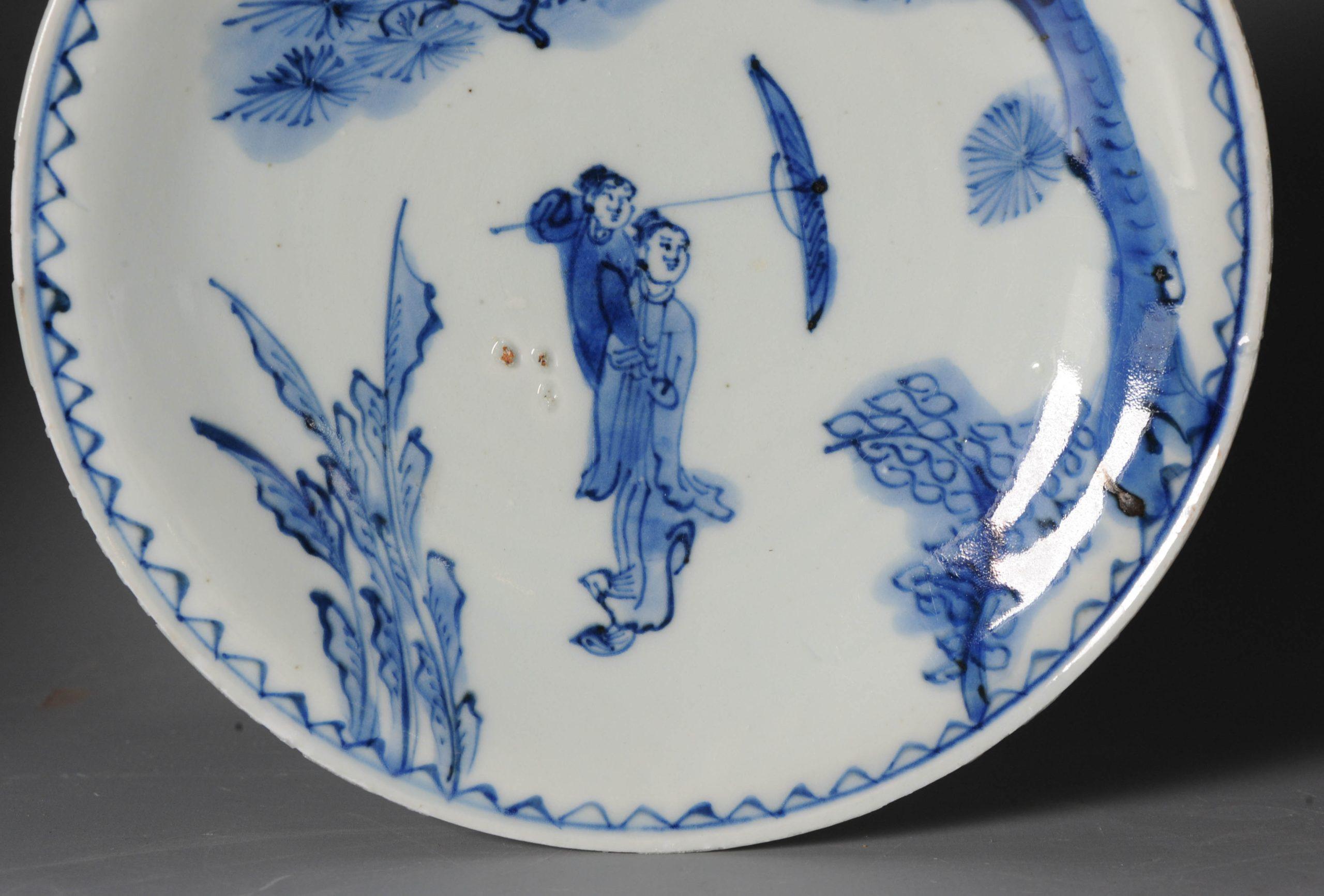 Antique Chinese Porcelain Kosometsuke Parasol Romantic Meeting Plate, 17th C In Good Condition For Sale In Amsterdam, Noord Holland