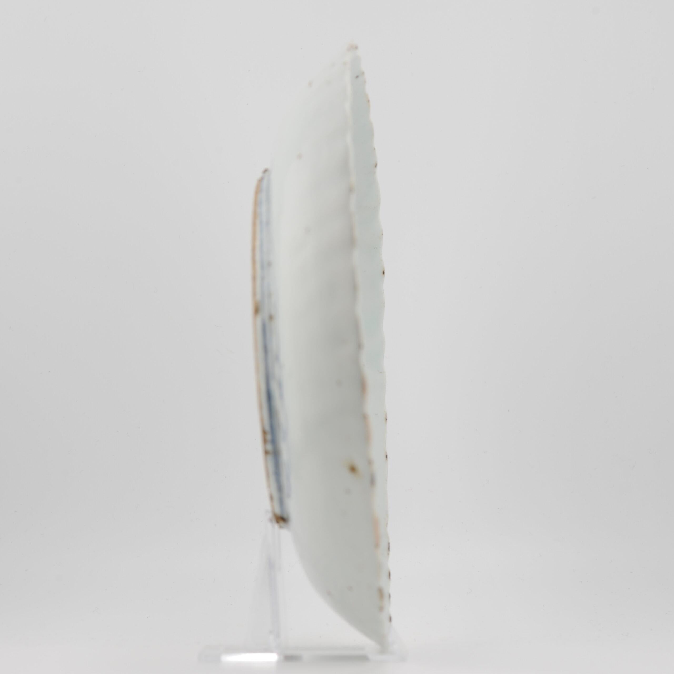 ¡Un plato kraak muy bien enmacetado y pintado de un deseable azul cobalto! Impresionante pieza con una bella escena de  ciervos en un paisaje.
Loza kraak de calidad superior absoluta

Más información:
Material: Porcelana y