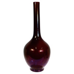 Vase en forme de manteau en porcelaine chinoise ancienne en couleur aubergine ou aubergine