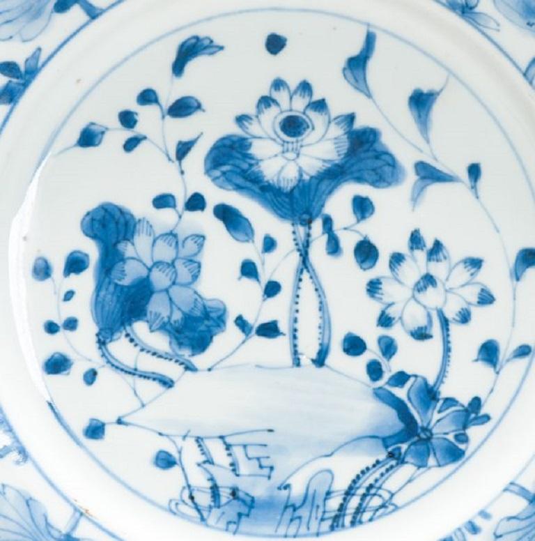 18th Century and Earlier Antique Chinese Porcelain Ming Wanli Period Plate, 1580-1600 For Sale