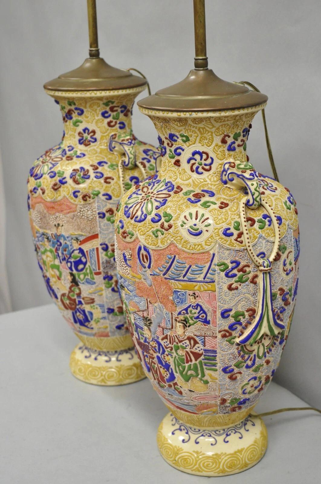 Antike chinesische Porzellan gemalt Applied Scene Satsuma Vase Tischlampen - Paar im Angebot 5