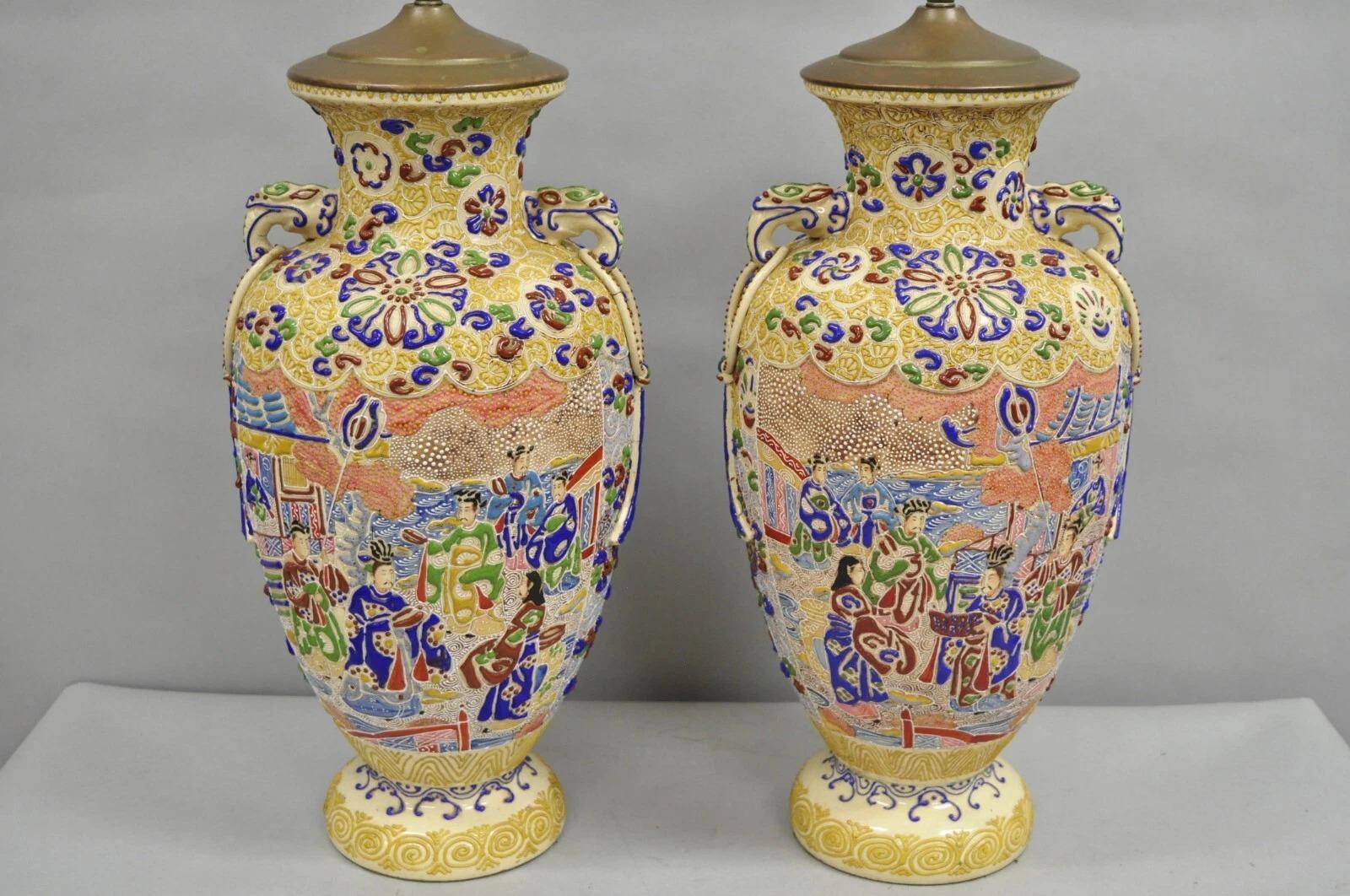 Antike chinesische Porzellan gemalt Applied Scene Satsuma Vase Tischlampen - Paar im Angebot 6