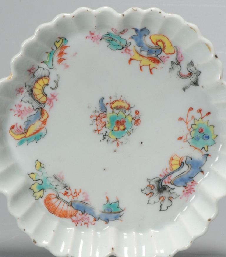 Antique Chinese Porcelain Pattipan with Fruit Scene Dish, 18th Century In Good Condition For Sale In Amsterdam, Noord Holland