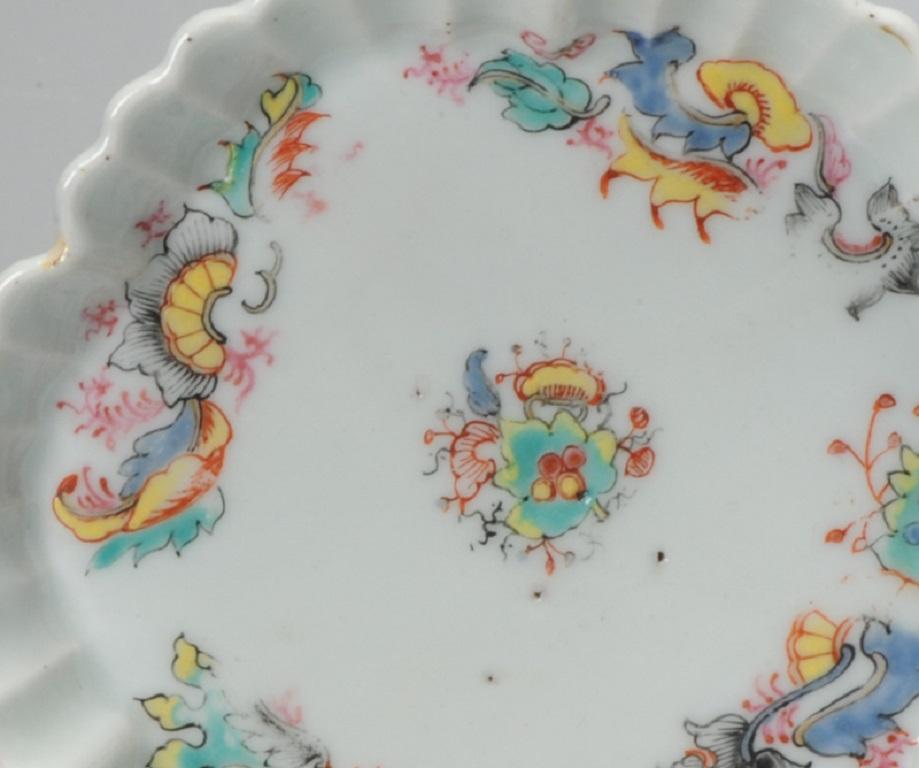 18th Century and Earlier Antique Chinese Porcelain Pattipan with Fruit Scene Dish, 18th Century For Sale