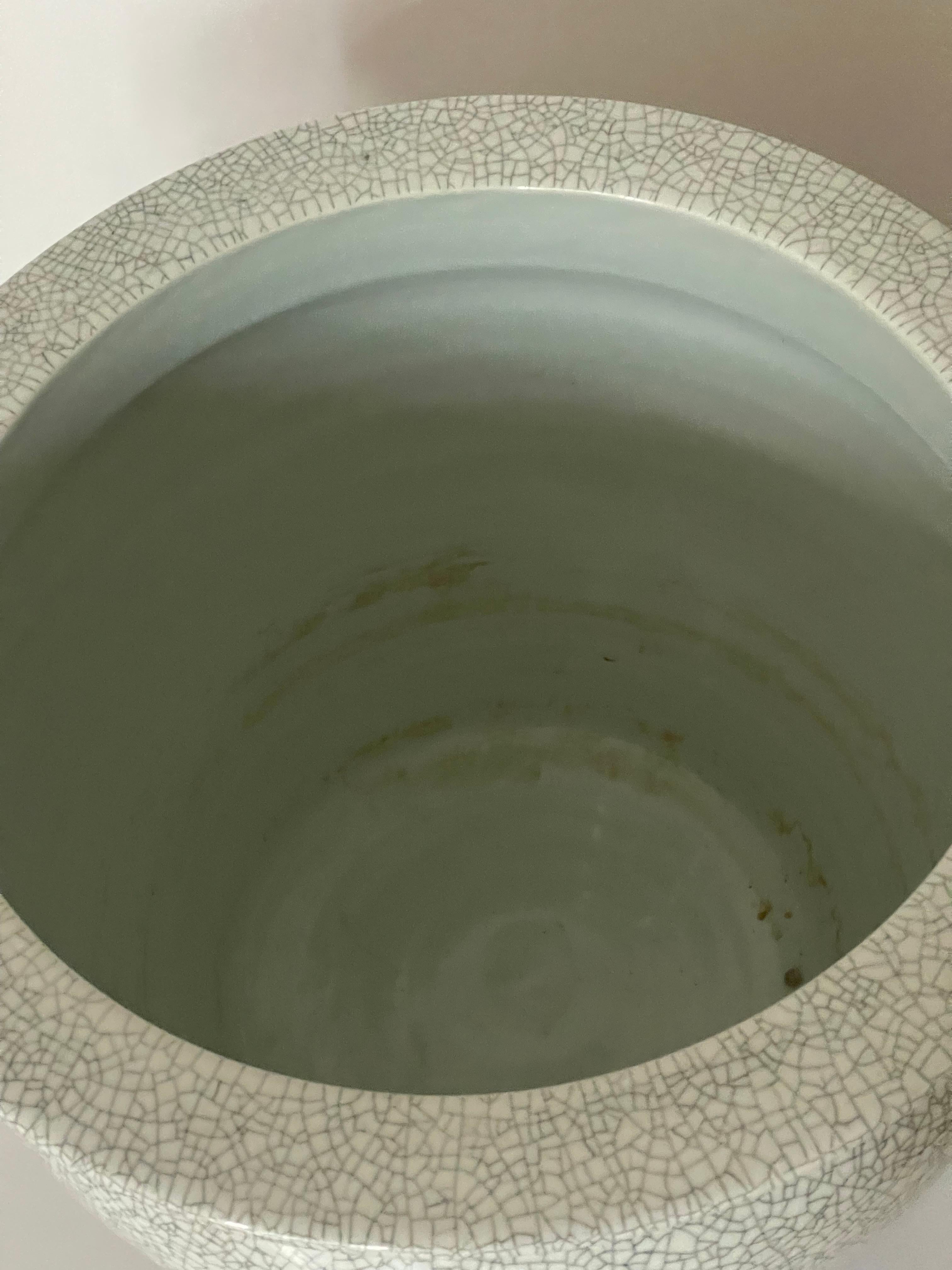 Ancien bol à plantes en porcelaine chinoise avec support Bon état - En vente à Boca Raton, FL