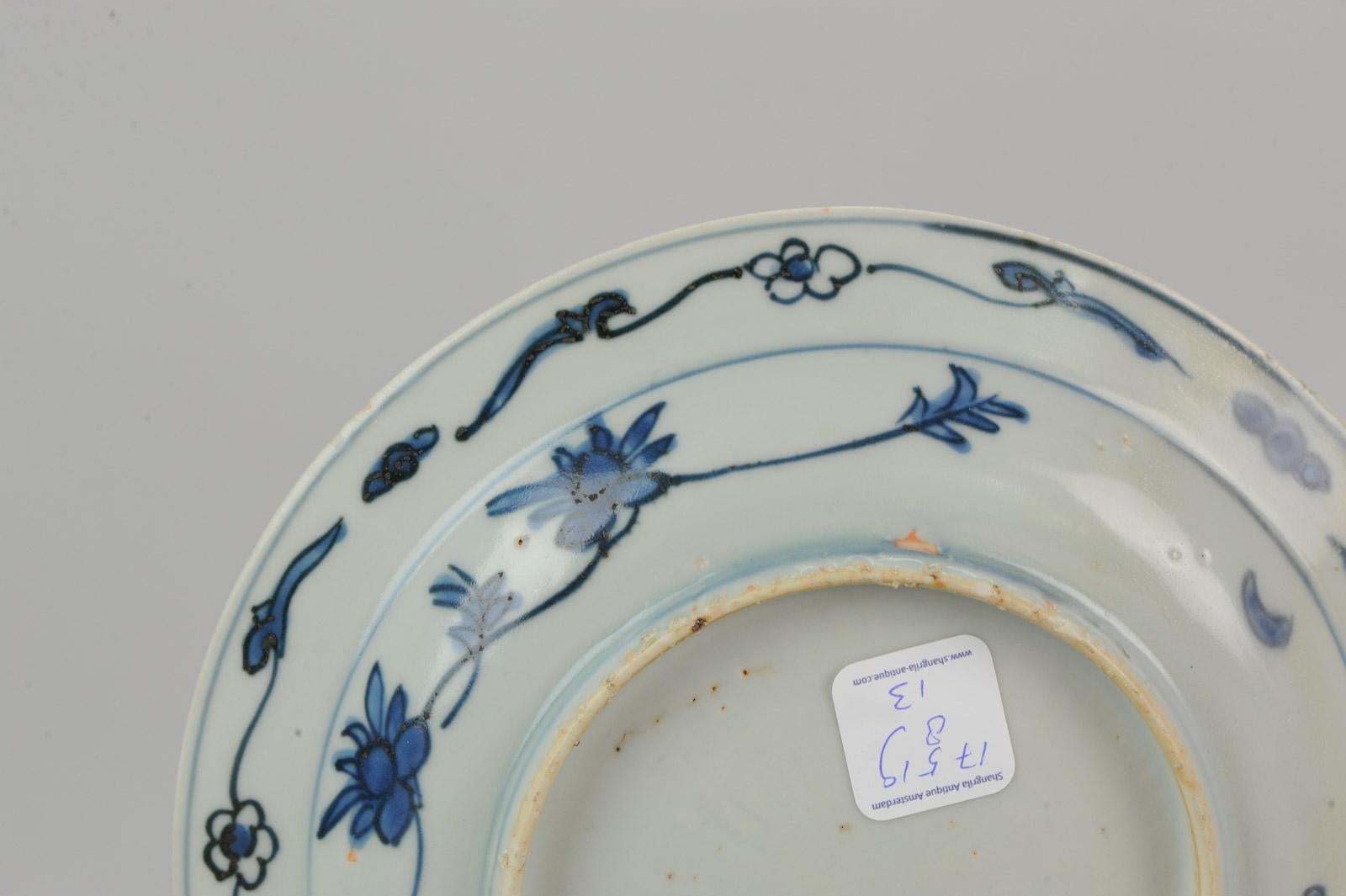 Antique Chinese Porcelain Plate 16th Century Ming Dynasty Wanli/Jiajing Period In Excellent Condition In Amsterdam, Noord Holland