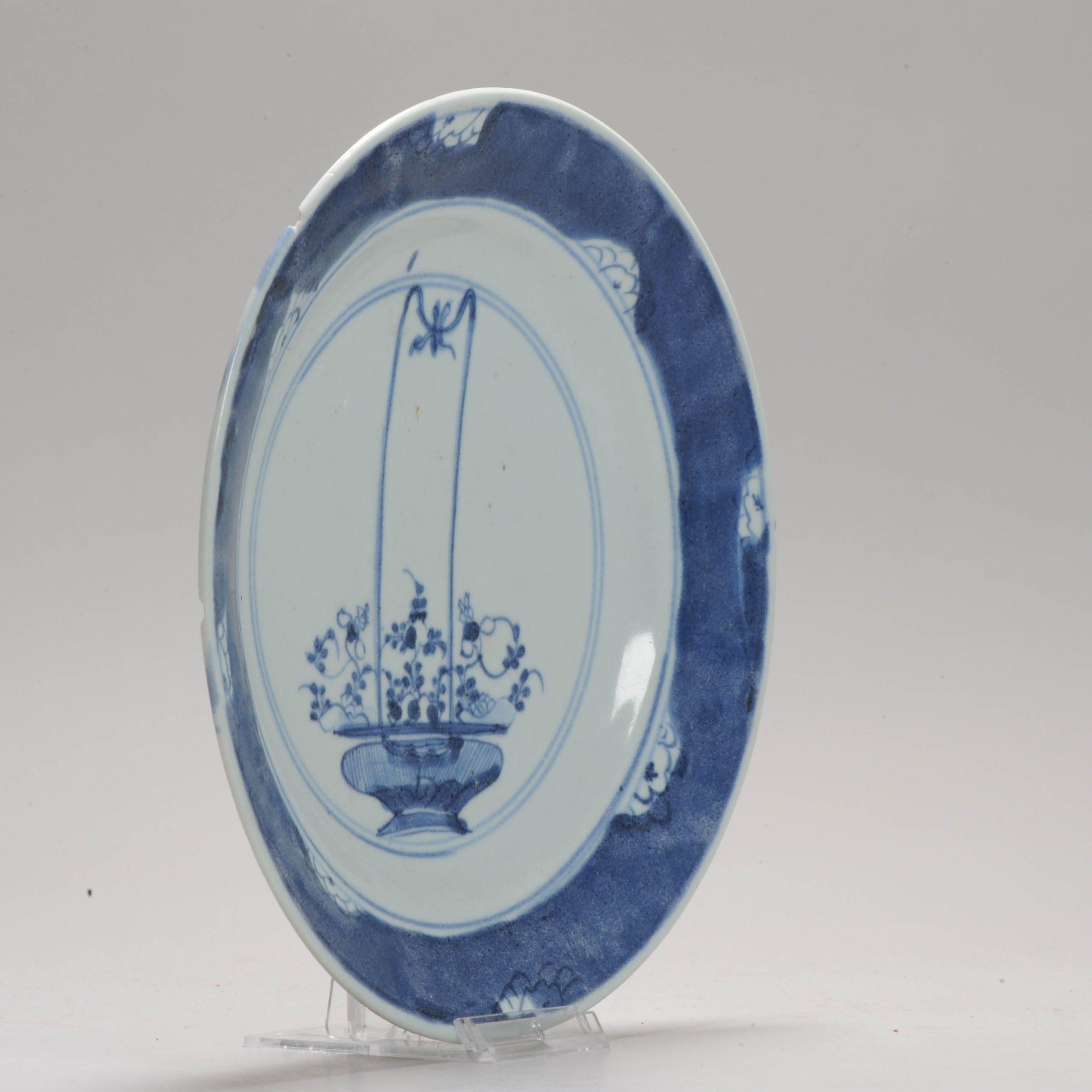 Un piatto molto ben decorato. Periodo Kangxi con marchio e cesto di fiori

Informazioni aggiuntive:
Materiale: Porcellana e ceramica
Tipo di decorazione / Colore: Policromo
Regione di origine: Cina
Imperatore: Qianlong (1735-1796), Yongzheng