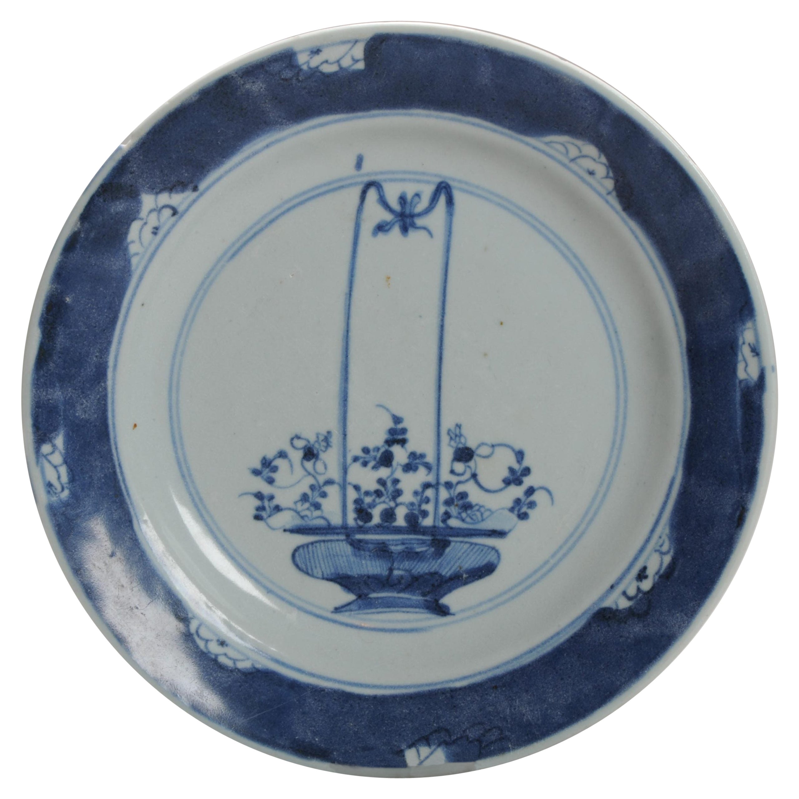 Antique Chinese Porcelain Plate in Blue and White Kangxi Period, 17/18th Century