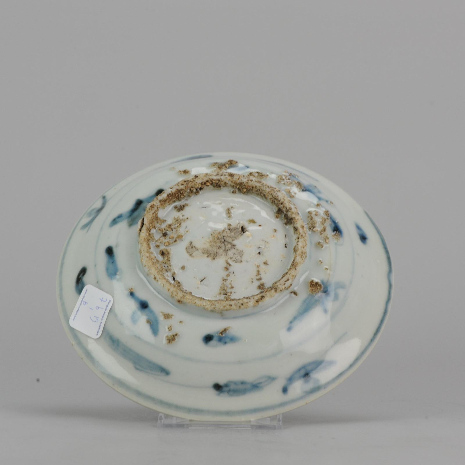 Chinois Ancienne assiette en porcelaine chinoise Swatow Zhangzhou Dynastie Ming, 16/17ème siècle en vente
