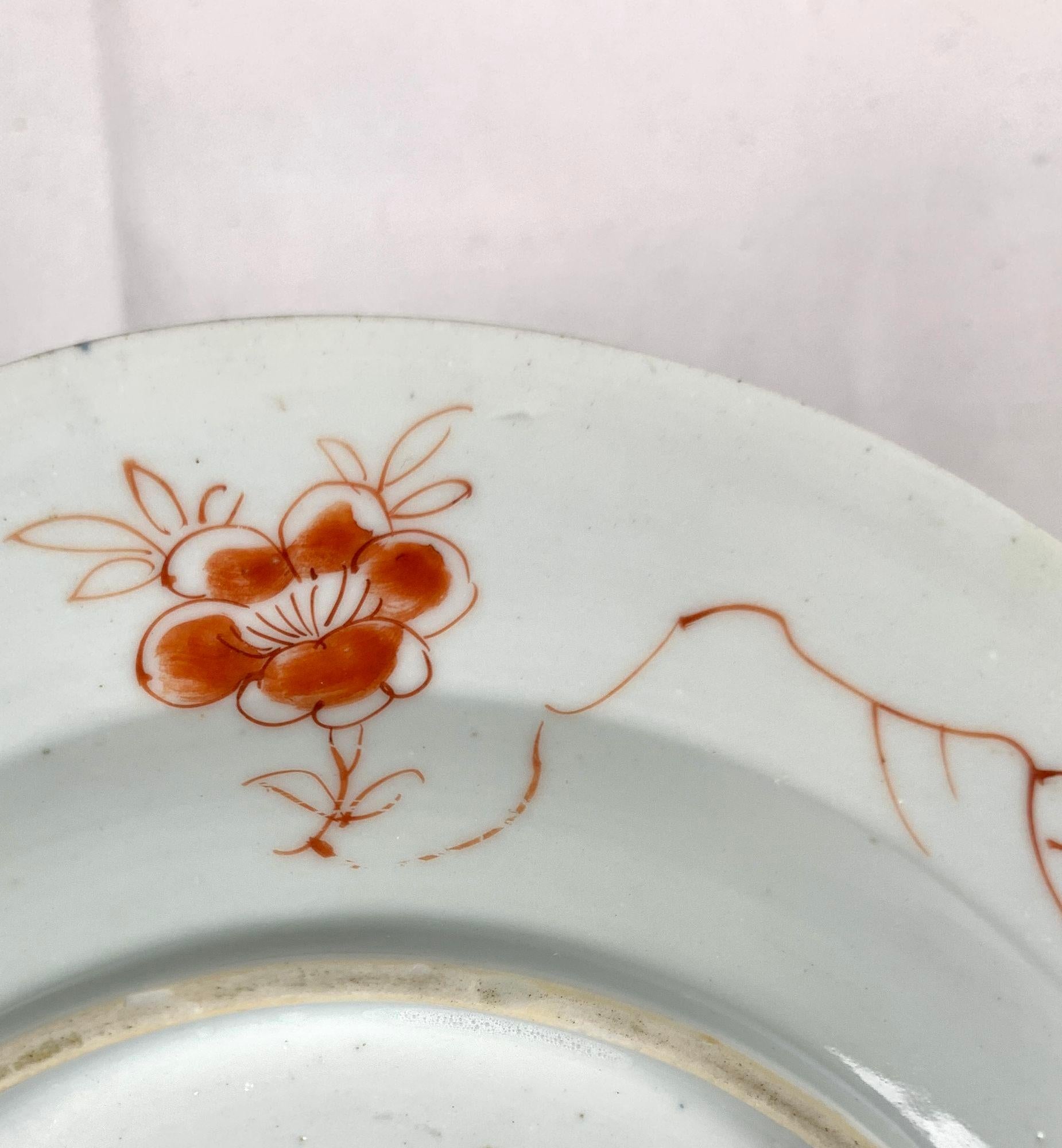Antique Chinese Export Porcelain Dish Hand-Painted Qianlong Era Circa 1760 For Sale 4