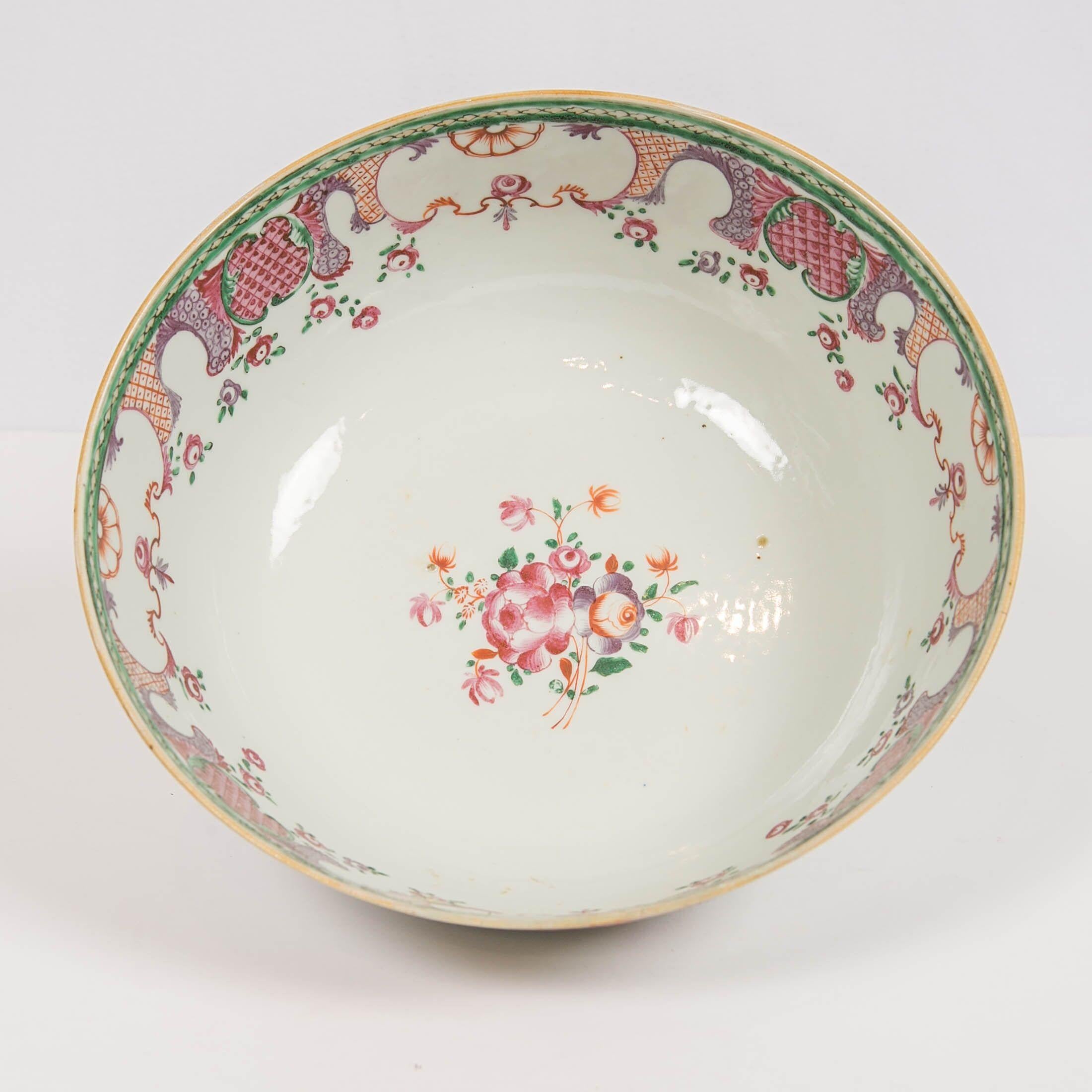 Chinese Porcelain Punch Bowl Hand-Painted in Famille Rose Colors, circa 1820 In Good Condition In Katonah, NY