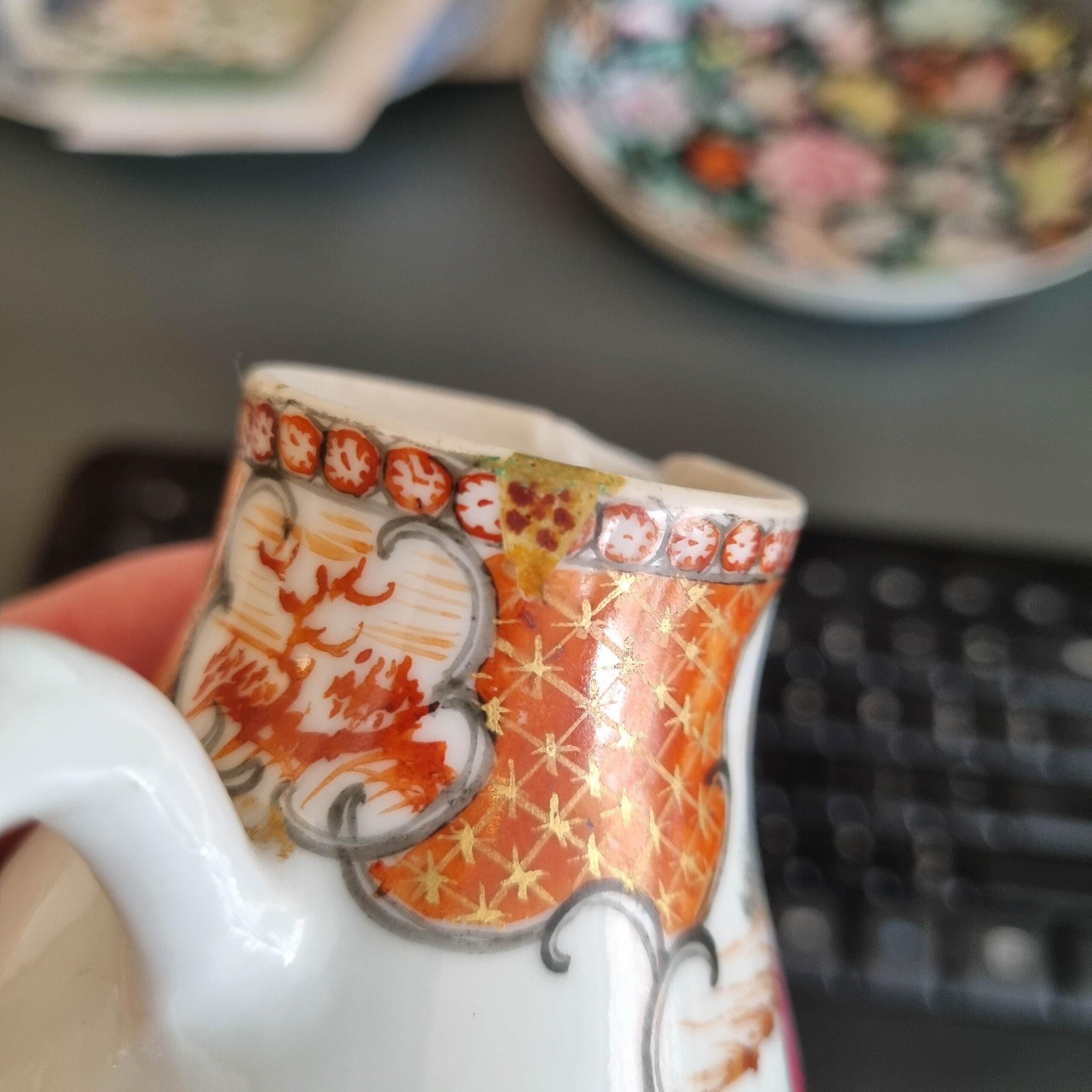 Antique Chinese Porcelain Qianlong Creamer Mandarin Rose, Ca 1740-1750 In Good Condition In Amsterdam, Noord Holland