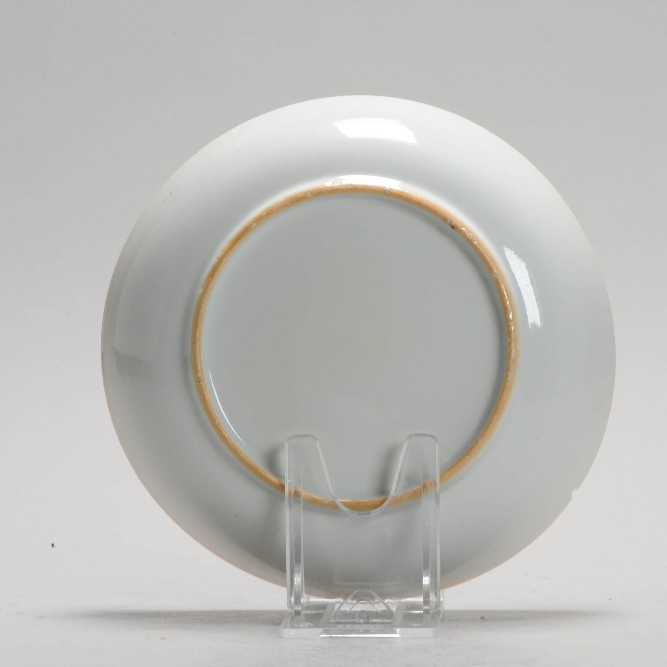 Antiguo Plato de Porcelana China Qianlong Imari Qing Flores Rosas, Siglo XVIII en Bueno estado para la venta en Amsterdam, Noord Holland