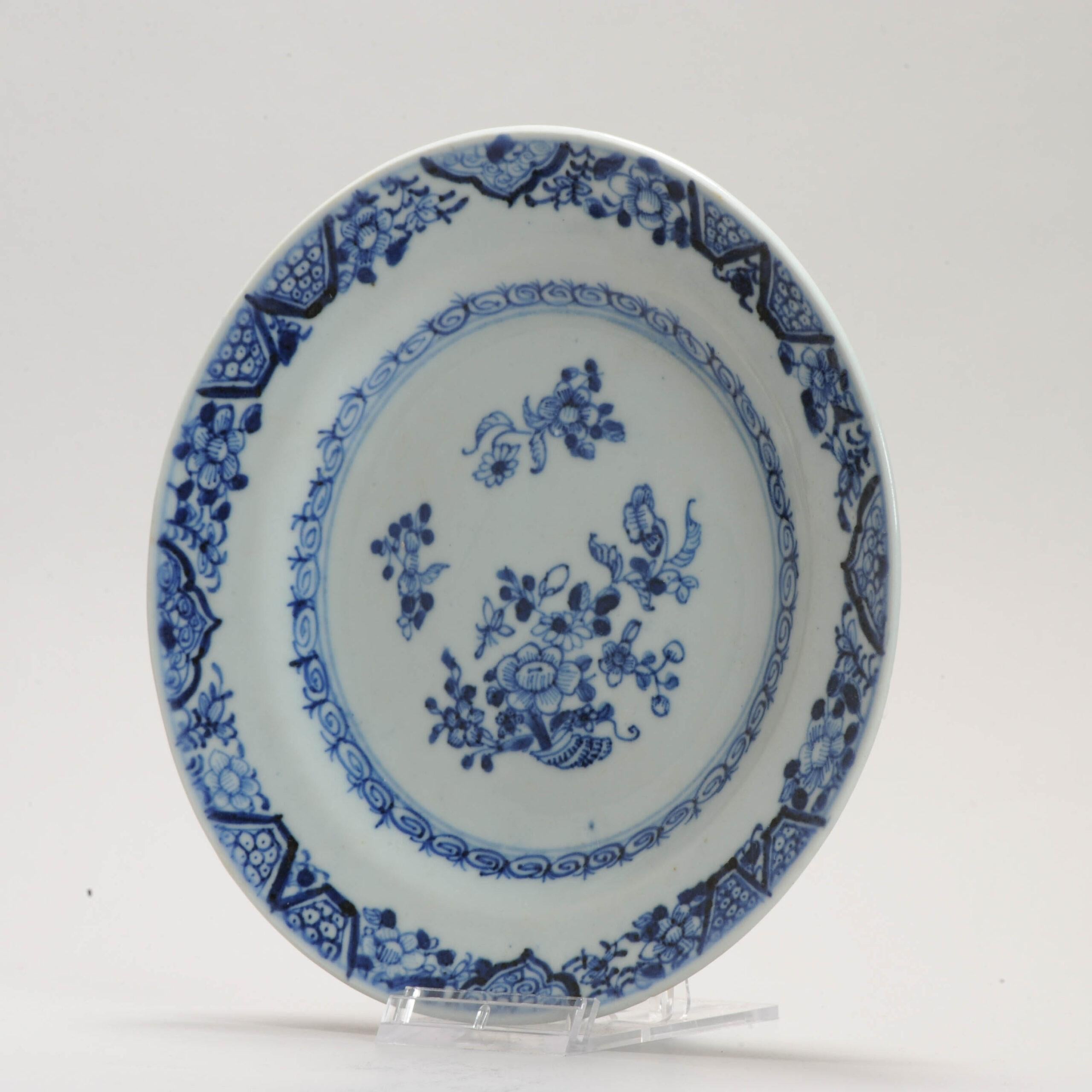 Antique Chinese Porcelain Qing Period Porrdige Dishes with Flowers, 18th Century In Good Condition For Sale In Amsterdam, Noord Holland