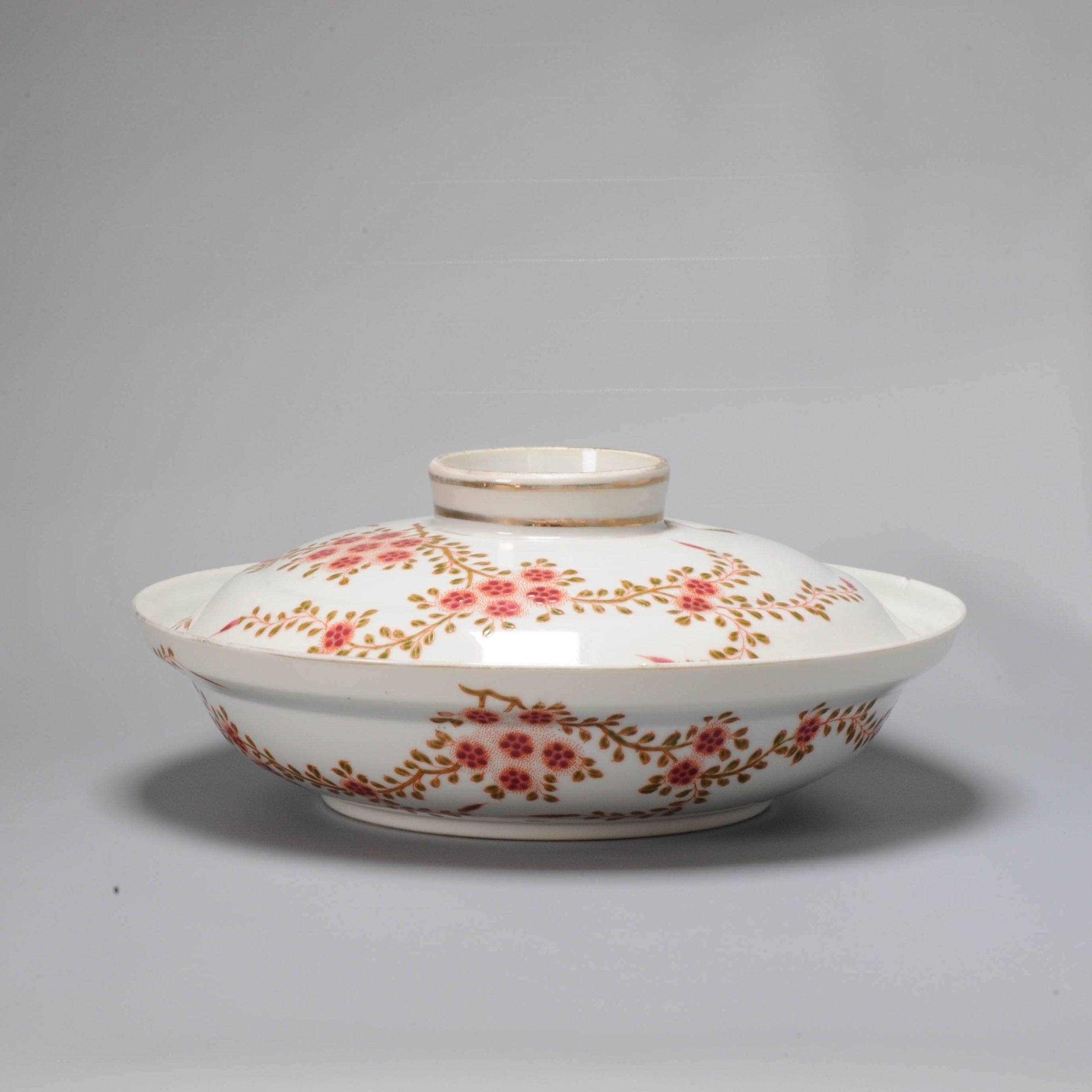 Antique Chinese Porcelain Republic Period Marked Tureen Flowers China In Fair Condition For Sale In Amsterdam, Noord Holland