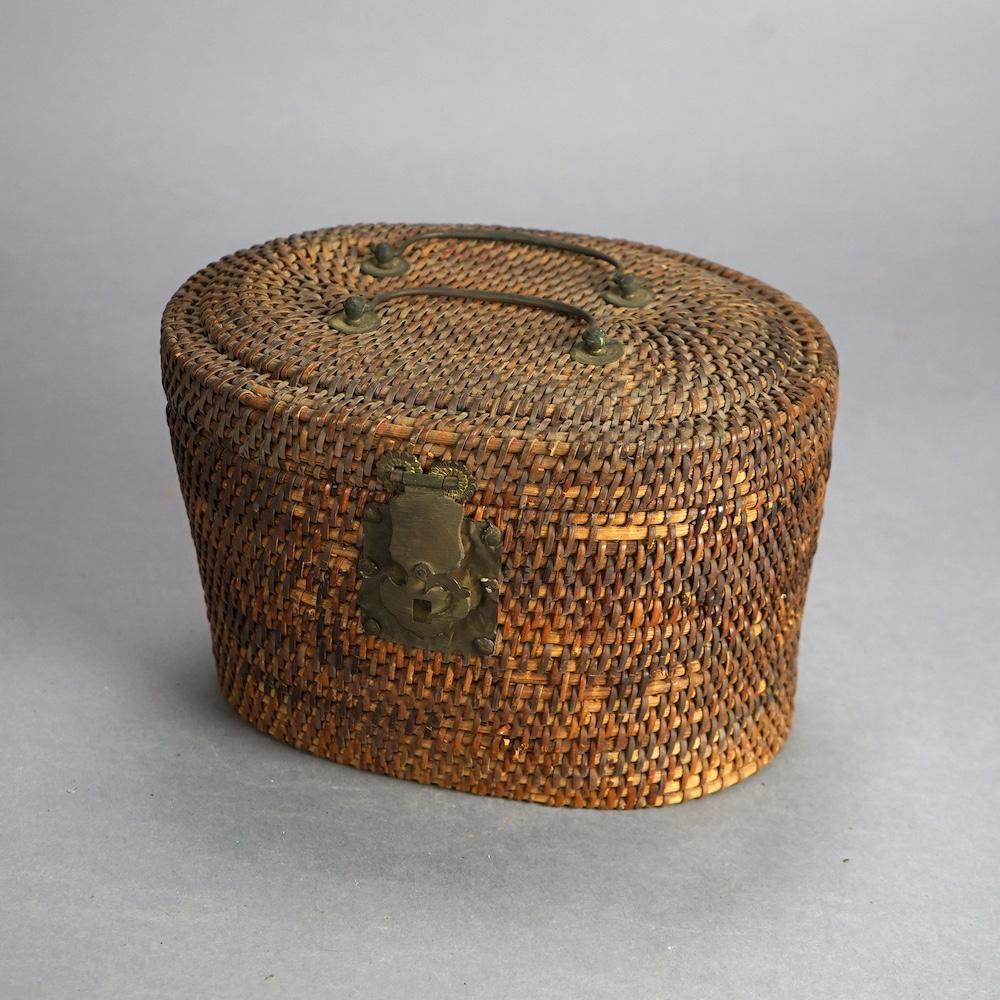 Antique Chinese Porcelain Rose Medallion Teapot Set In Basket Weave Case C1900 For Sale 6