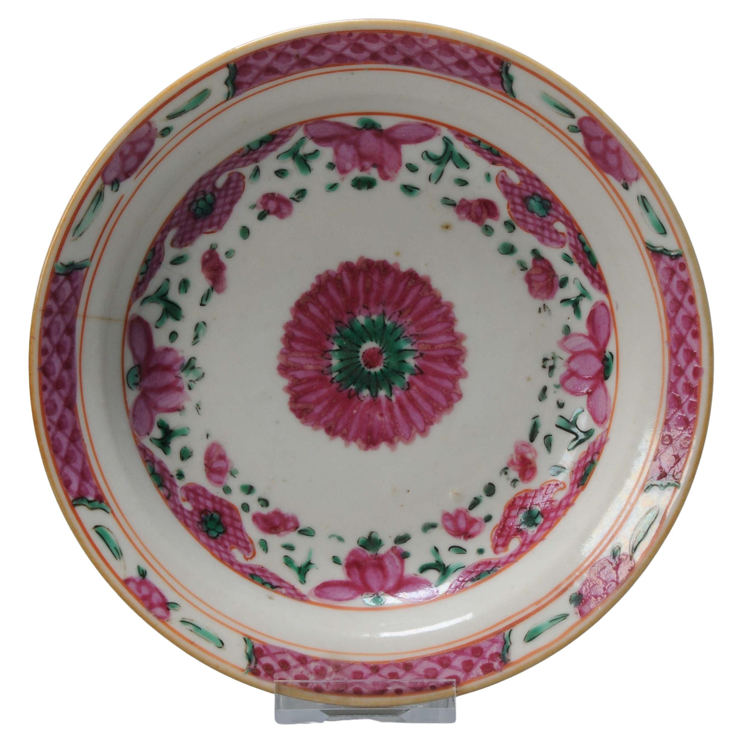 Assiette rose ancienne en porcelaine de l'Asie de l'Est, 18/19e siècle