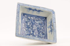 Antique Chinese Porcelain Serving Dish Lotus, 17C Ming Dynasty