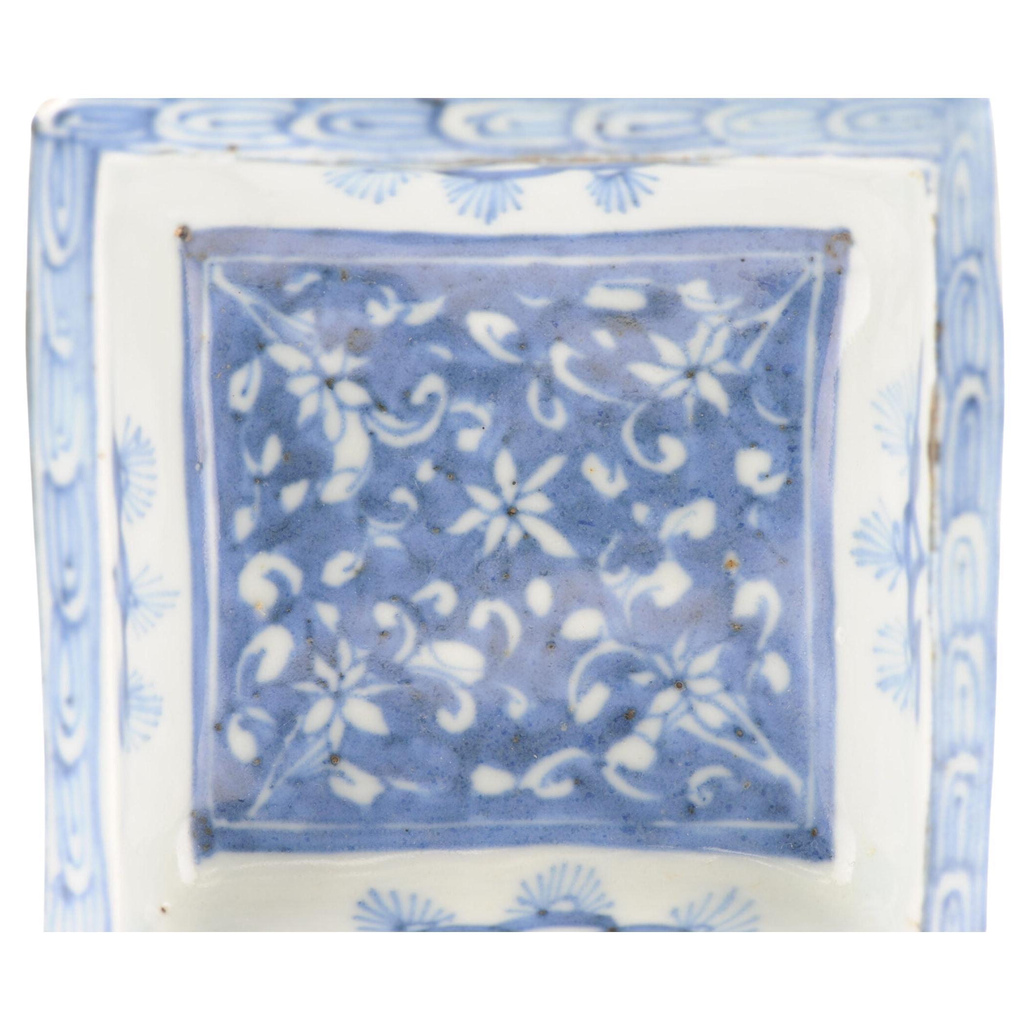 Antique Chinese Porcelain Serving Dish Lotus, 17C Ming Dynasty