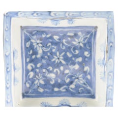 Antique Chinese Porcelain Serving Dish Lotus, 17C Ming Dynasty
