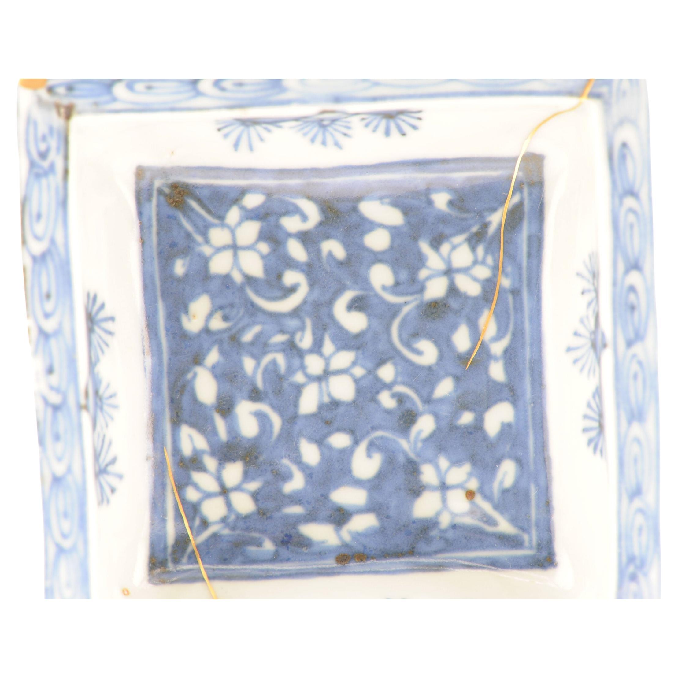 Antique Chinese Porcelain Serving Dish Ming Dynasty, 17C
