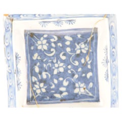 Antique Chinese Porcelain Serving Dish Ming Dynasty, 17C