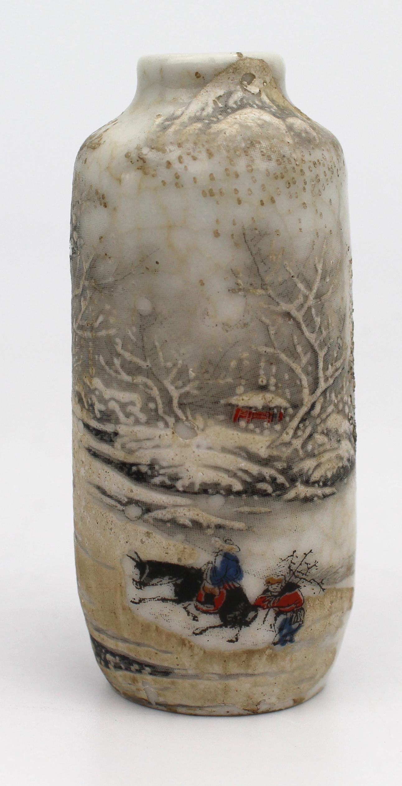Antique Chinese Porcelain Snuff Bottle with Winter Landscape Relief, c.1900

A finely modelled and painted Chinese porcelain snuff bottle, dating to the late Qing dynasty or early Republic period (circa 1890–1920).

Of cylindrical form, the bottle