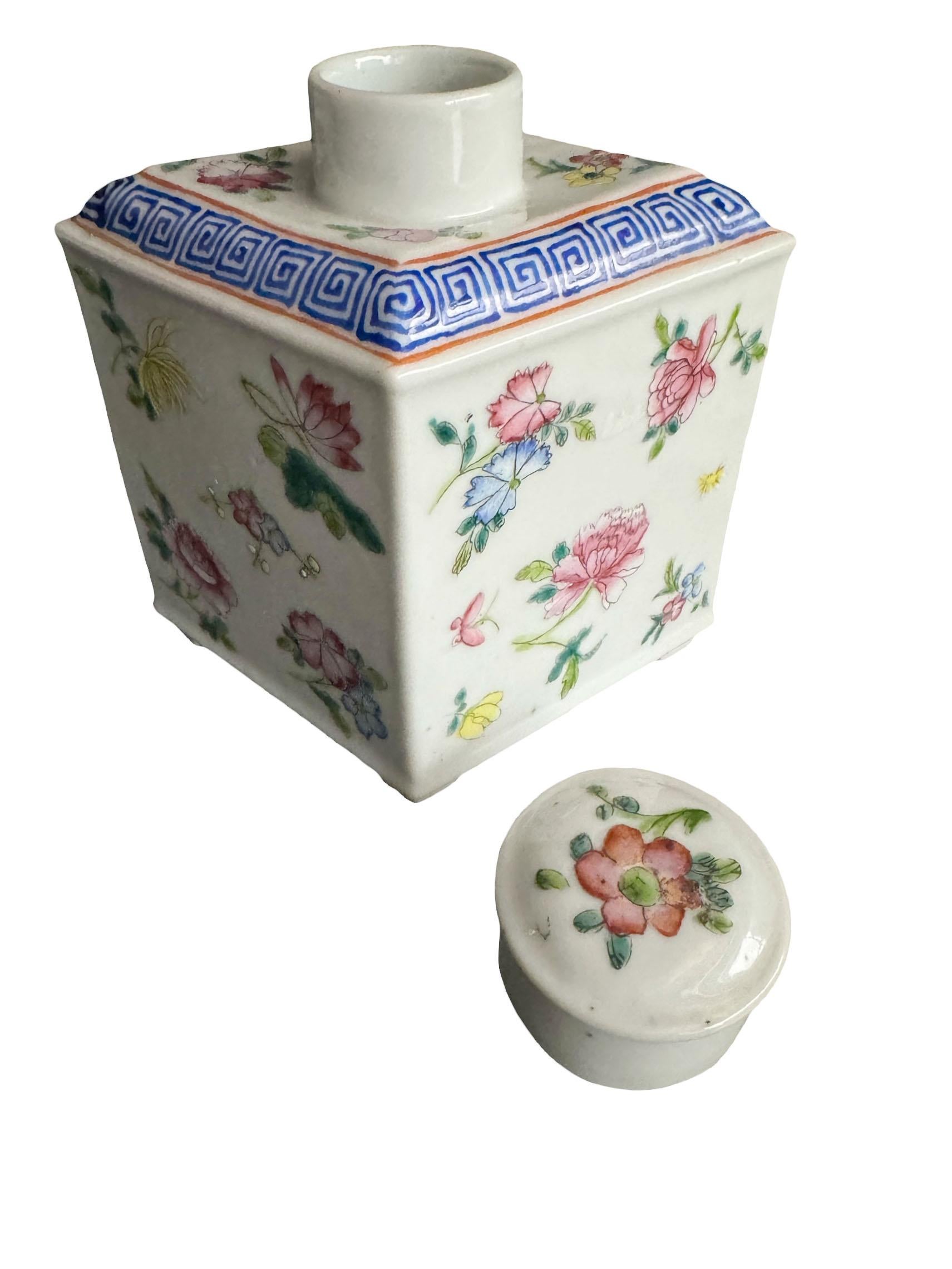 Early 20th Century Antique Chinese Porcelain Tea Caddy For Sale