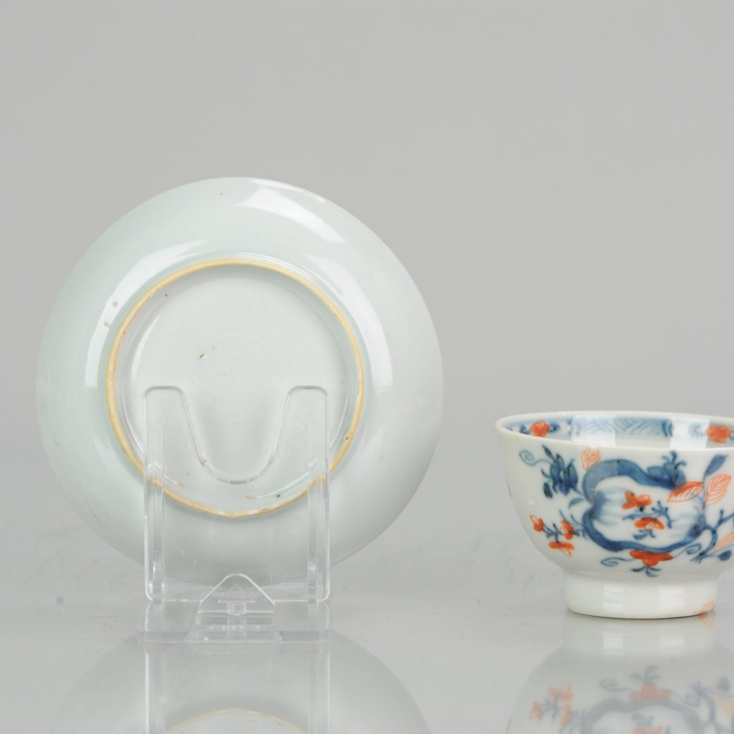 Tasse à thé et soucoupe en porcelaine chinoise ancienne Période Imari Qing, 18e siècle Bon état - En vente à Amsterdam, Noord Holland