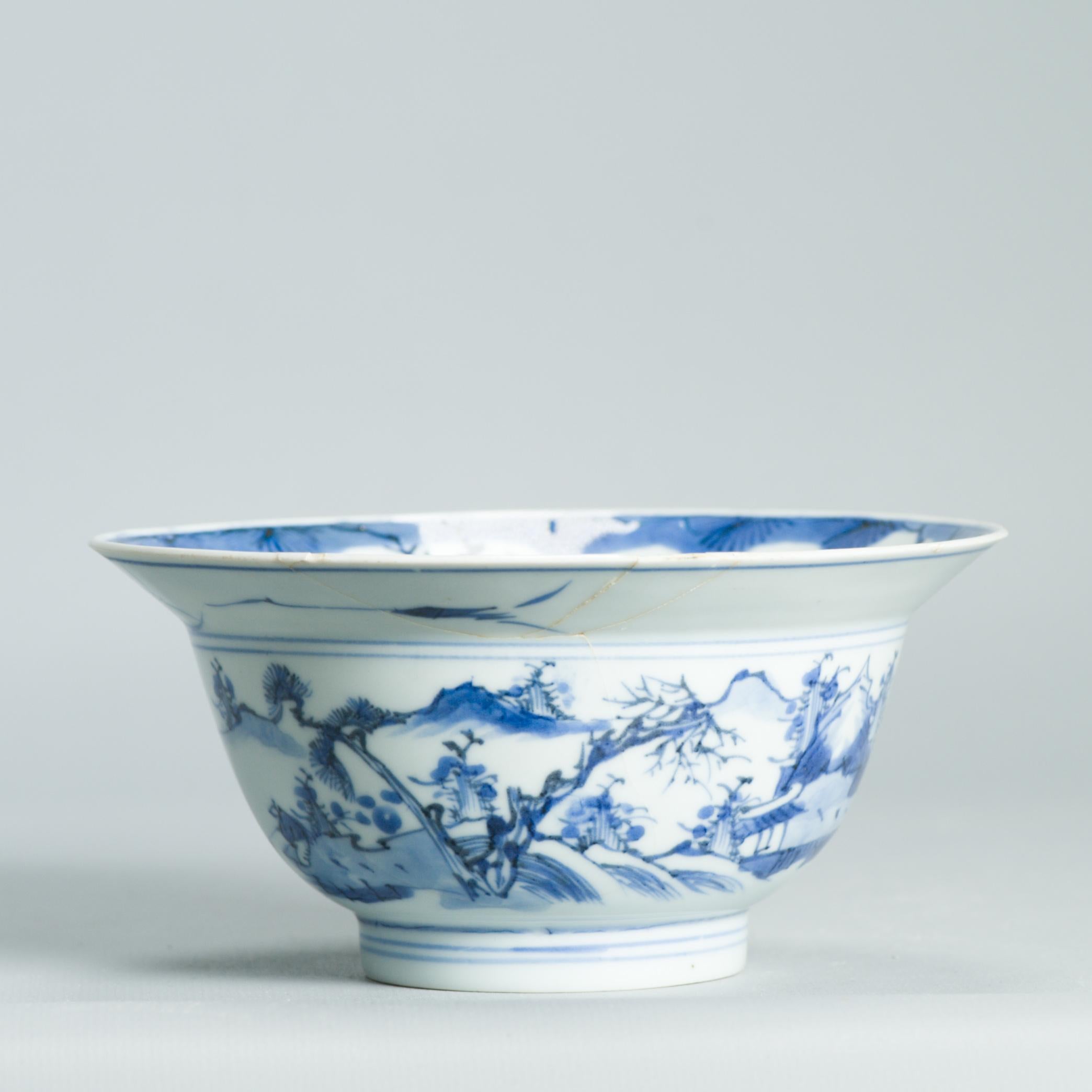Magnifique bol en porcelaine chinoise de la période Shunzhi ou du début de la période Kangxi - c.1655-1670 - Marqué

Charmante coupe très décorative en porcelaine bleu et blanc datant de la période Shunzhi ou du début de la période Kangxi (vers