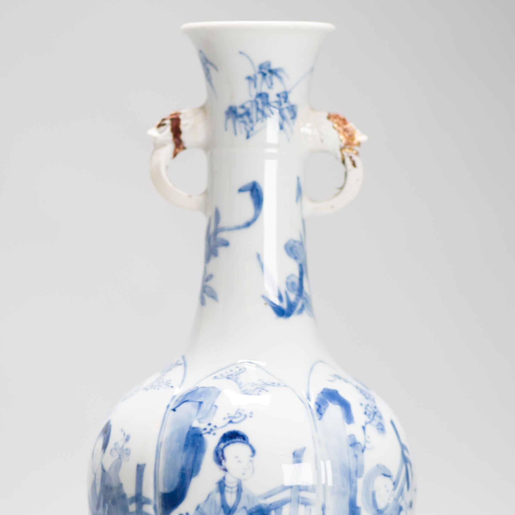 Antique Chinese Porcelain Vase Ca 1700 Kangxi Period Elephant Handle China In Good Condition For Sale In Amsterdam, Noord Holland