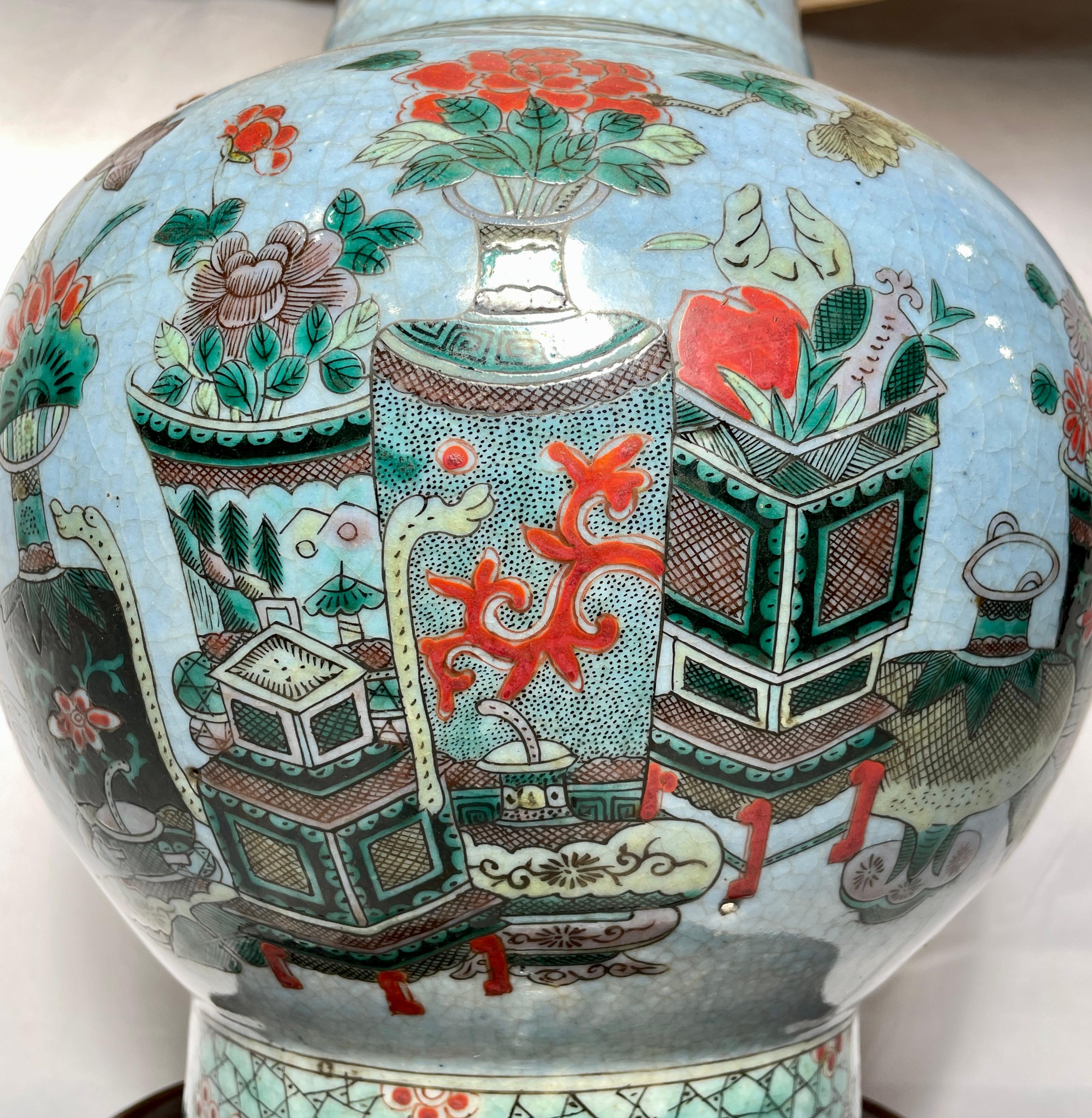 Chinois Vase chinois ancien converti en lampe sur socle en acajou fait sur mesure en vente