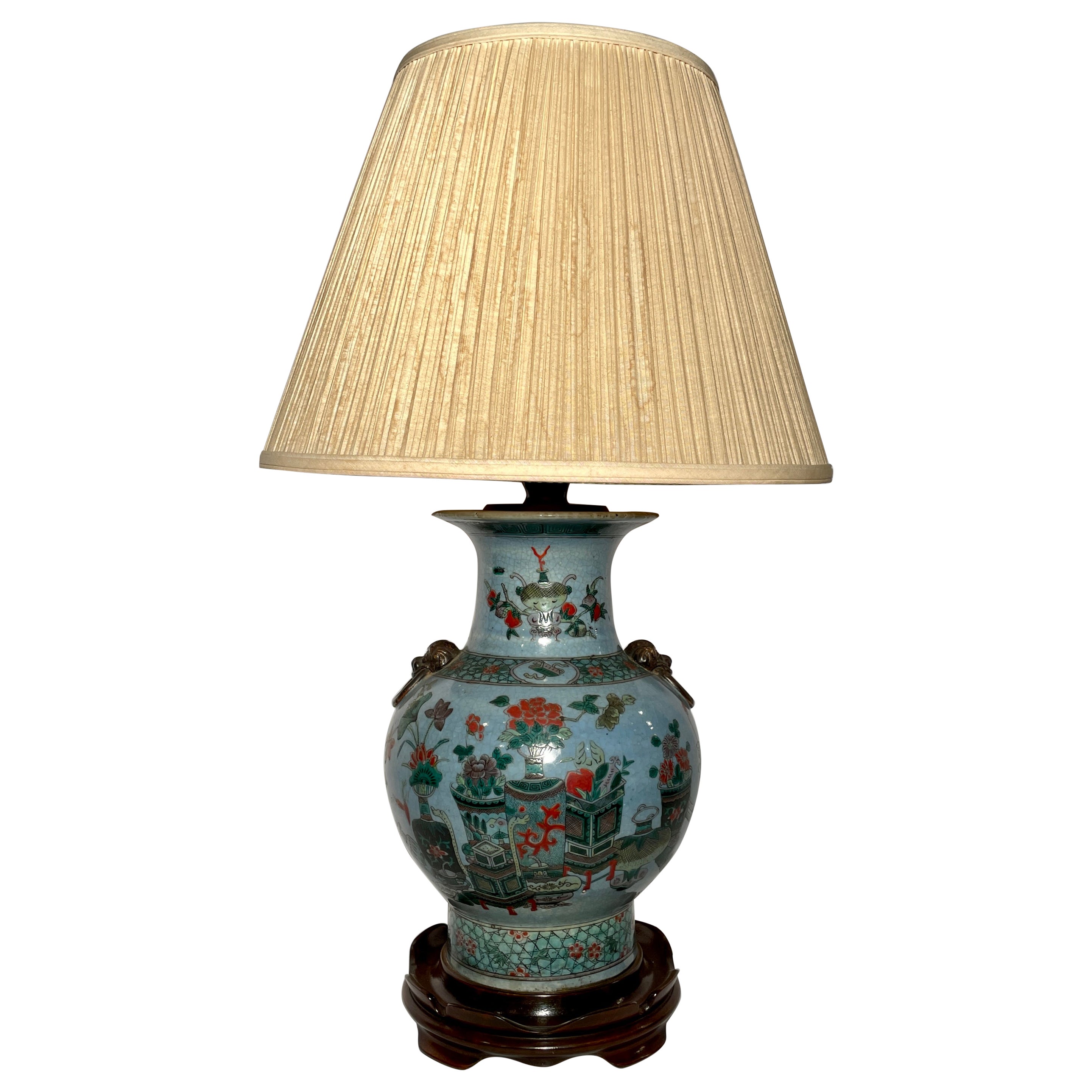 Antiguo Jarrón de Porcelana China Convertido en Lámpara sobre Base de Caoba Hecha a Medida