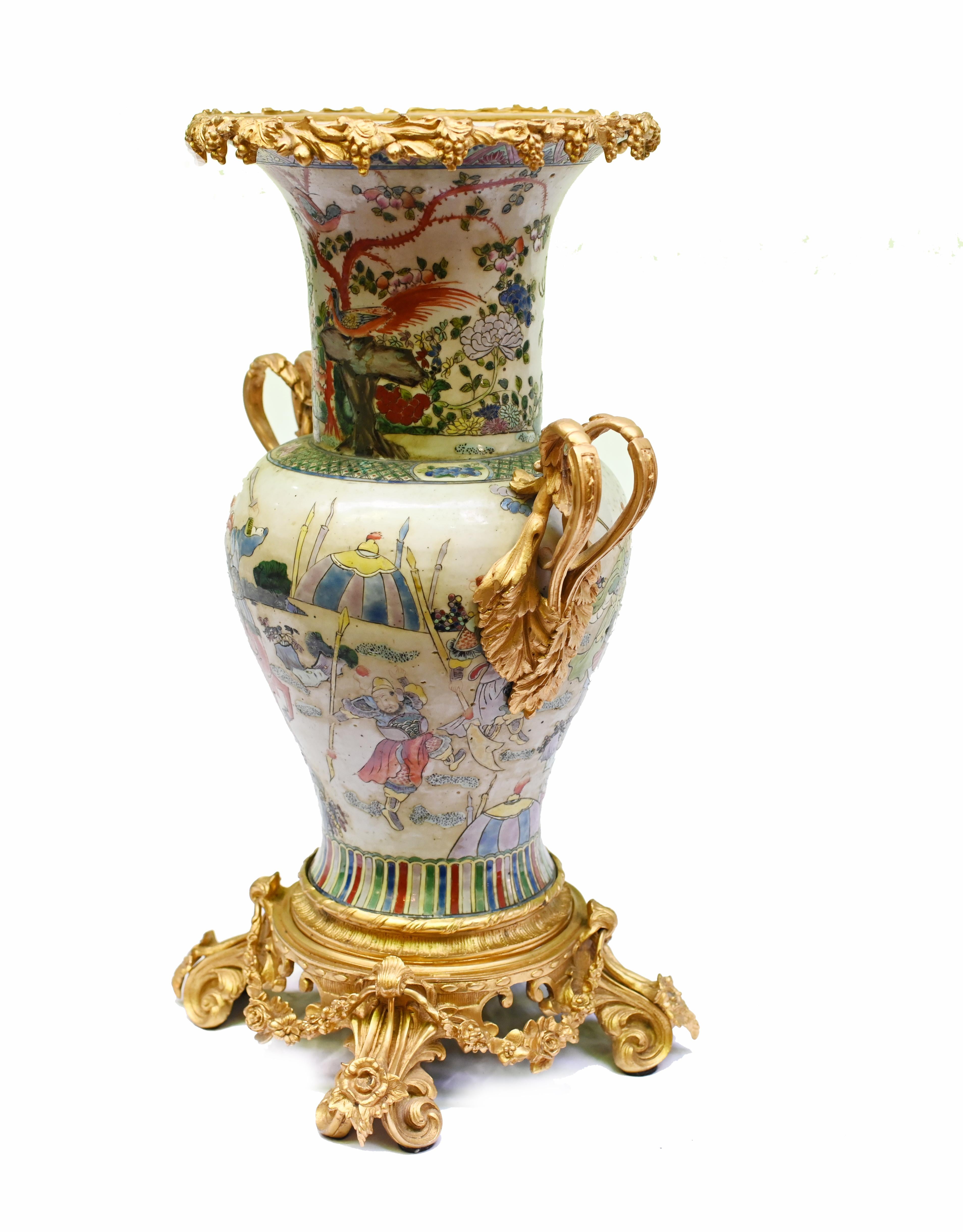 Vase chinois ancien monté en bronze doré Qianlong 1920 en vente 1