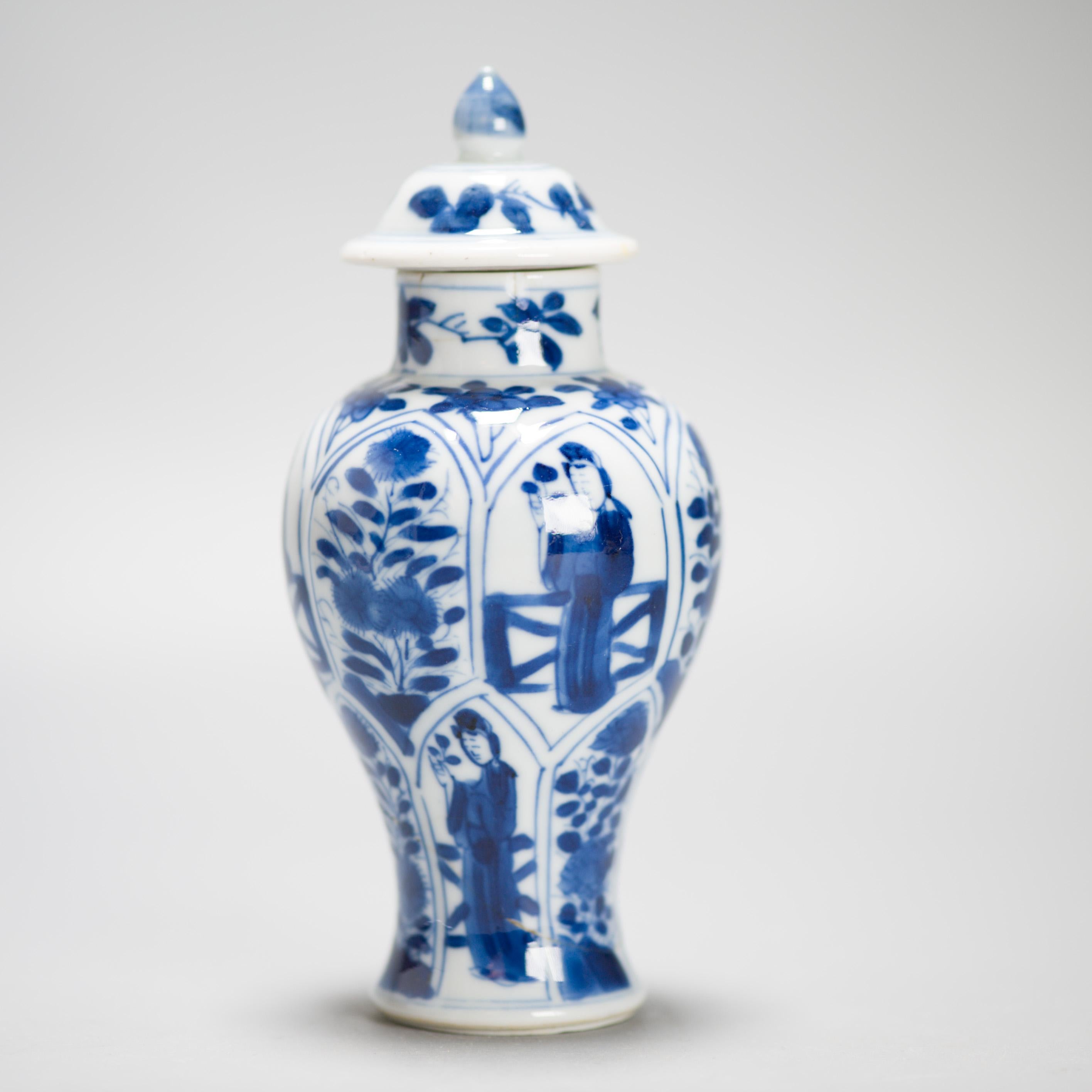Vase chinois ancien avec scène de lézard figurative, période Kangxi en vente 4