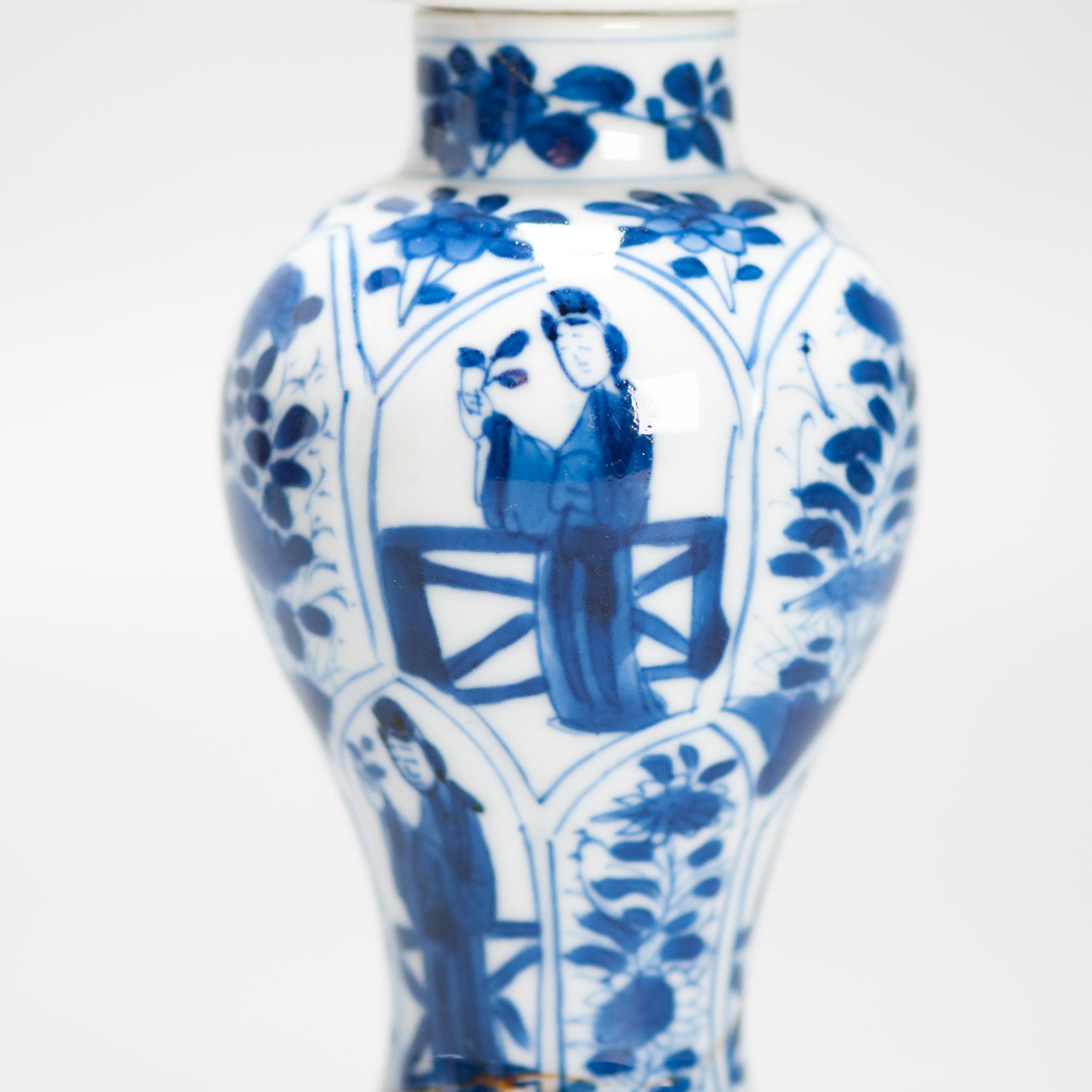 Qing Vase chinois ancien avec scène de lézard figurative, période Kangxi en vente