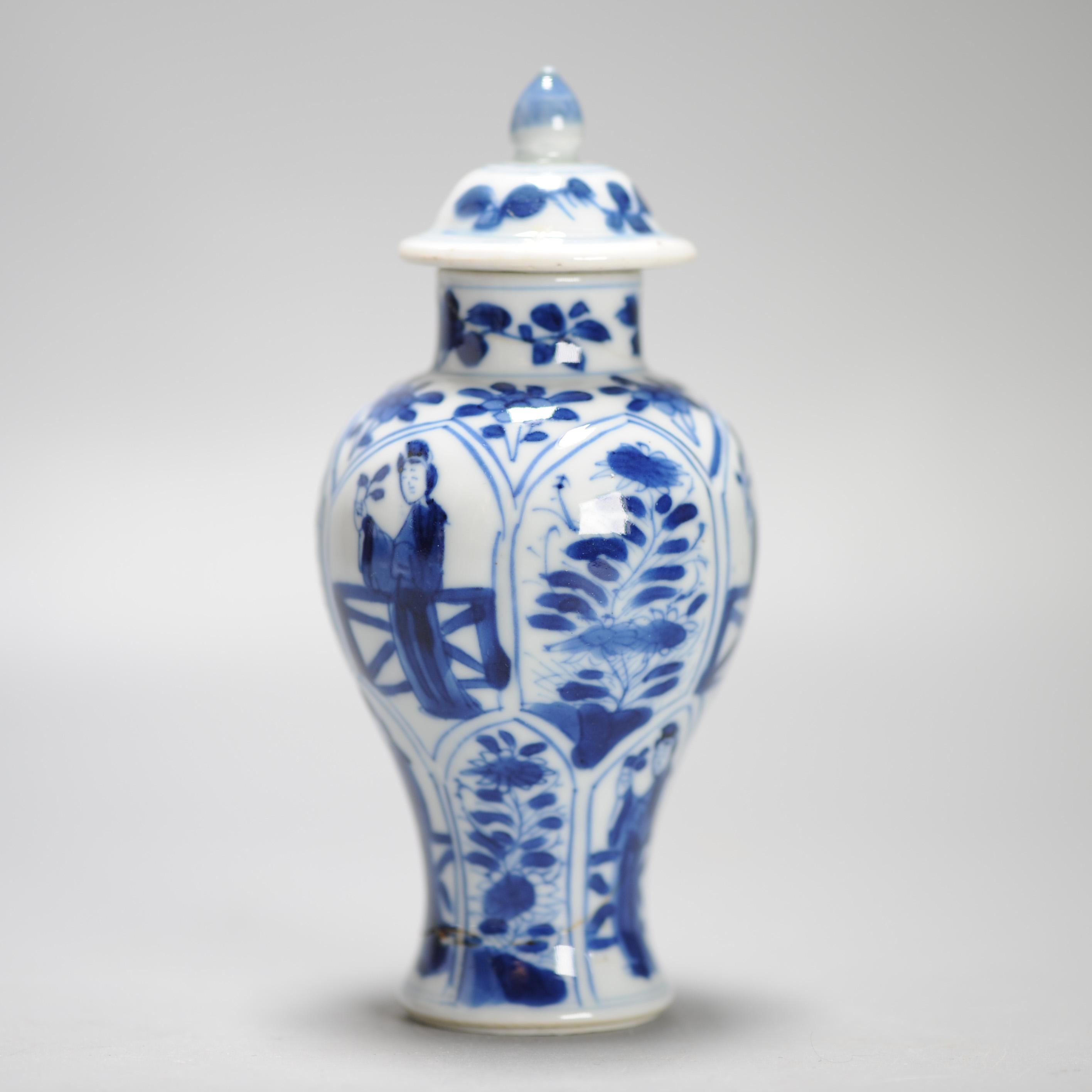 Vase chinois ancien avec scène de lézard figurative, période Kangxi Bon état - En vente à Amsterdam, Noord Holland