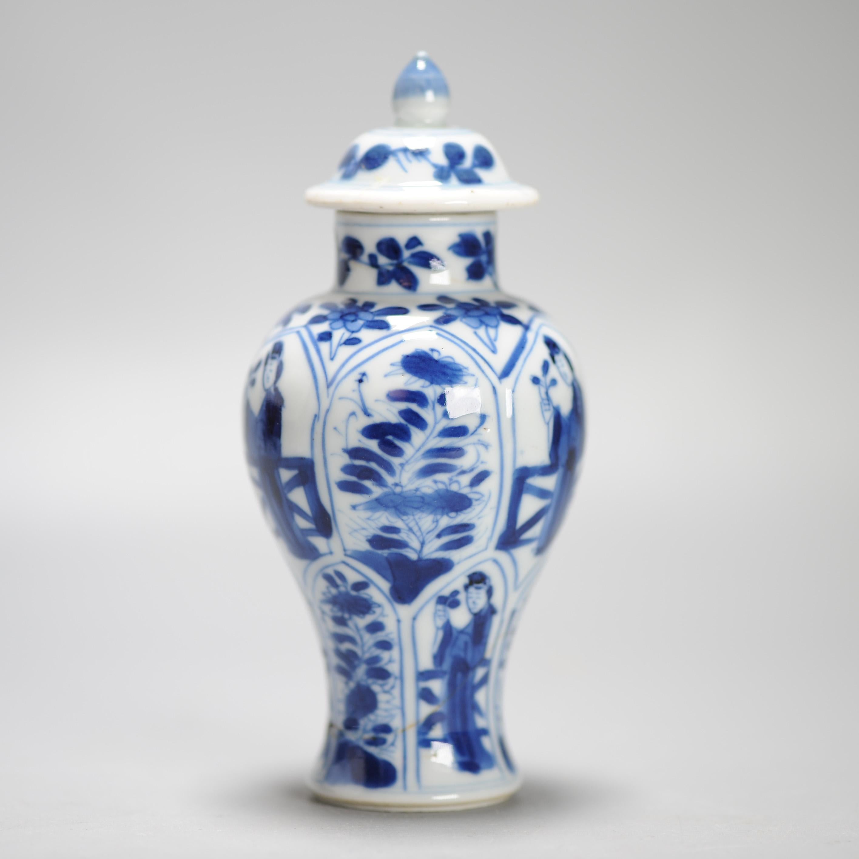 XVIIIe siècle et antérieur Vase chinois ancien avec scène de lézard figurative, période Kangxi en vente