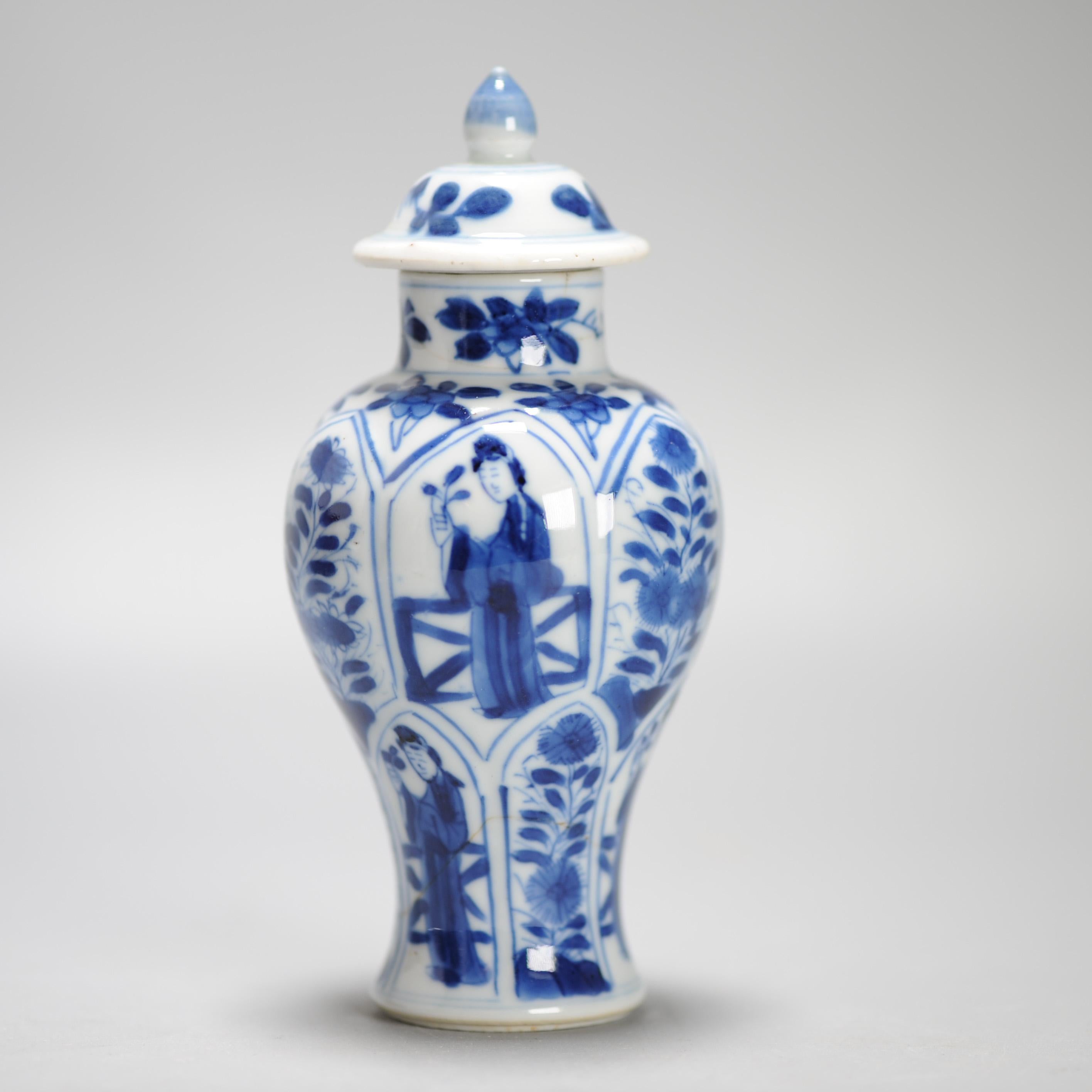 Vase chinois ancien avec scène de lézard figurative, période Kangxi en vente 1