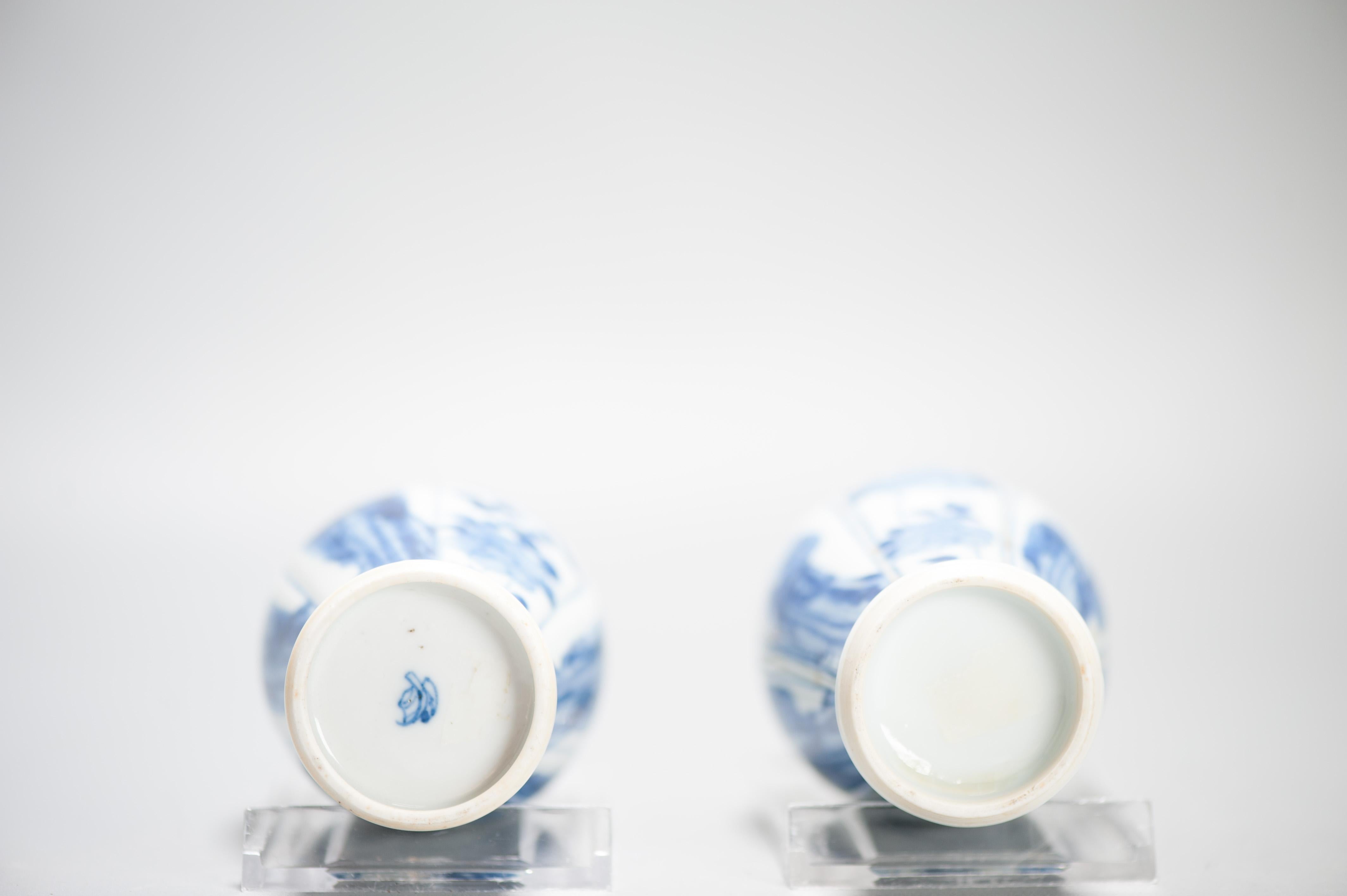 Vases chinois anciens avec scène figurative début de la période Kangxi en vente 13