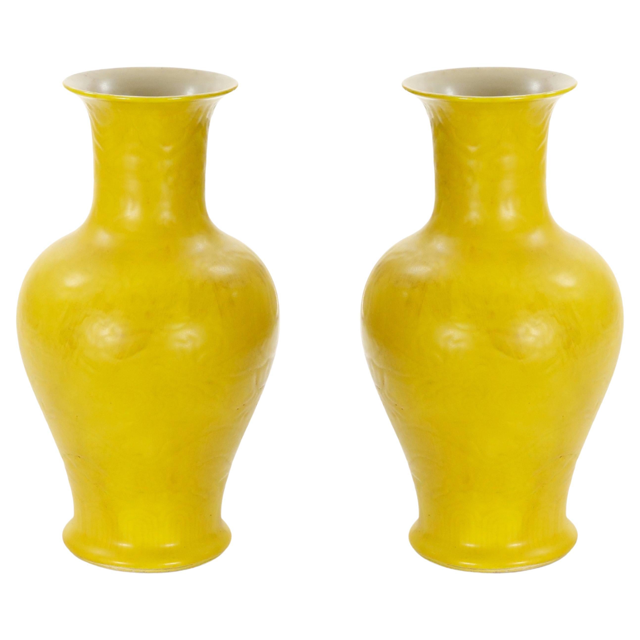 Antique Chinese Porcelain Yellow Embossed Dragon Design Decorative Vase