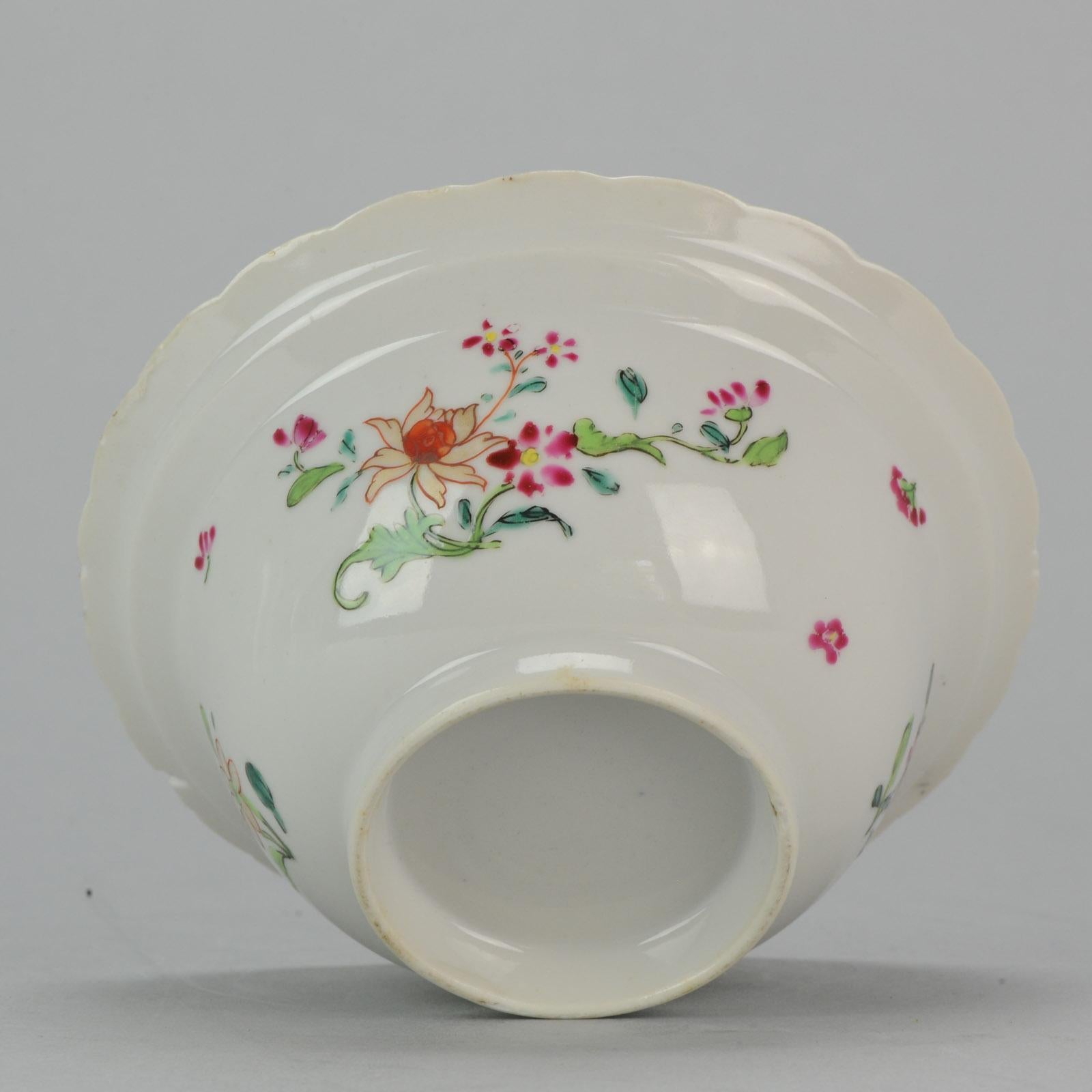 Antique Chinese Porcleain Klapmuts Famille Rose Flowers Dish Rare, 18th Century In Good Condition For Sale In Amsterdam, Noord Holland