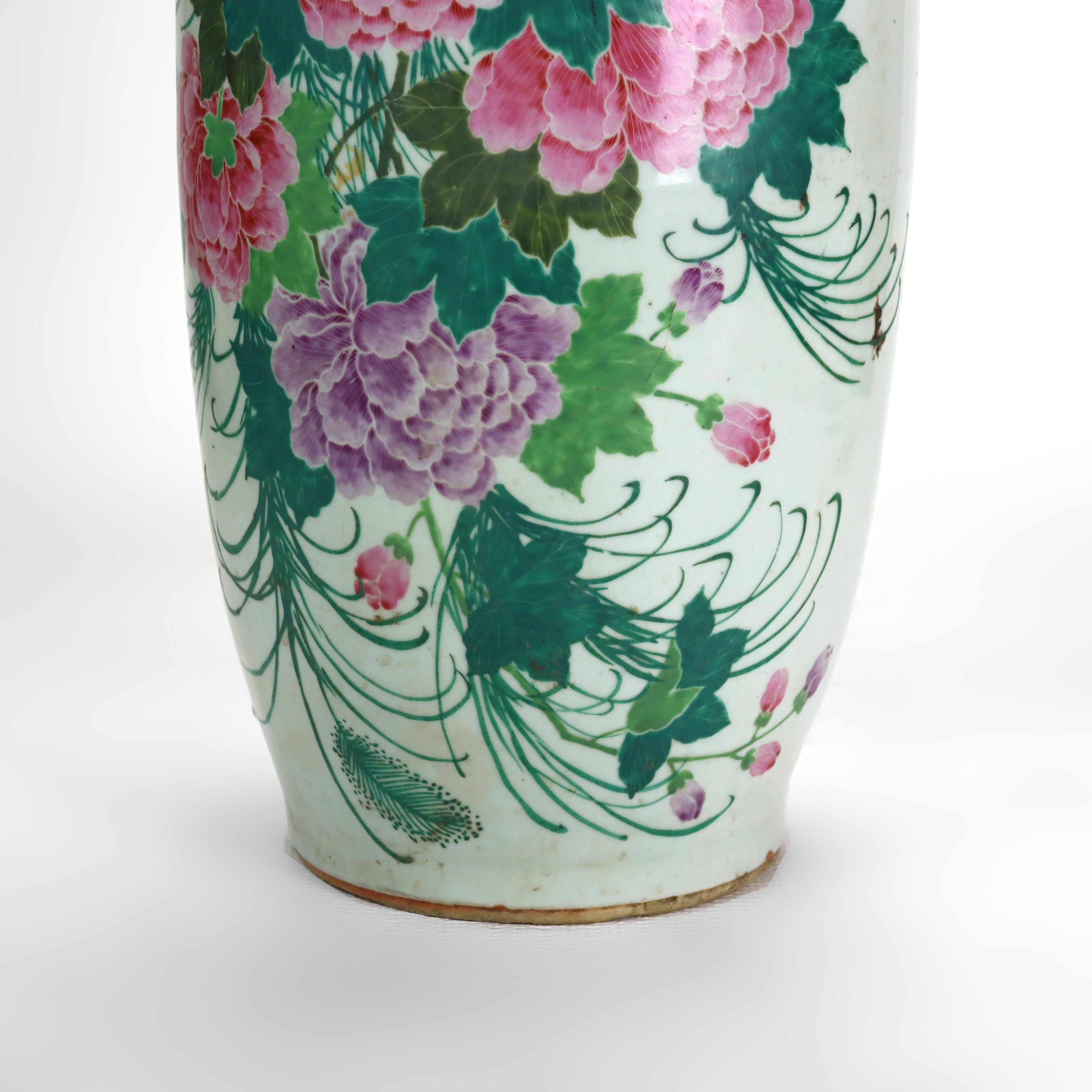 Antico vaso alto in ceramica cinese con fiori e calligrafia e firmato C1930

Misure - 23 1/8
