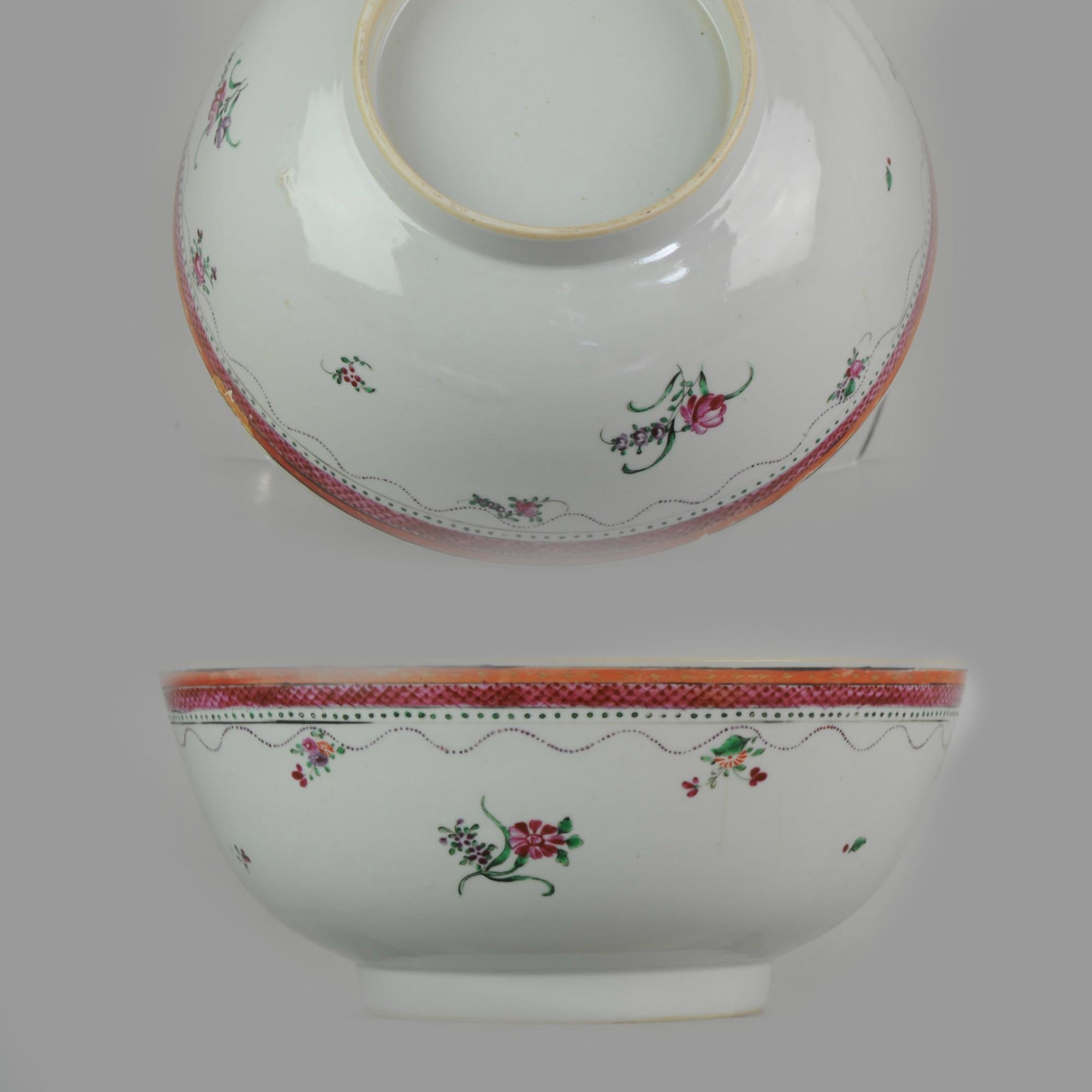 Eine sehr schön dekorierte Schale.  Datierung: um 1730/1740

10-10-19-2-1

Zusätzliche Informationen:
MATERIAL: Porzellan & Töpferei
Art der Dekoration / Farbe: Polychrom
Herkunftsregion: China
Kaiser: Qianlong (1735-1796)
China Dynastie Periode: